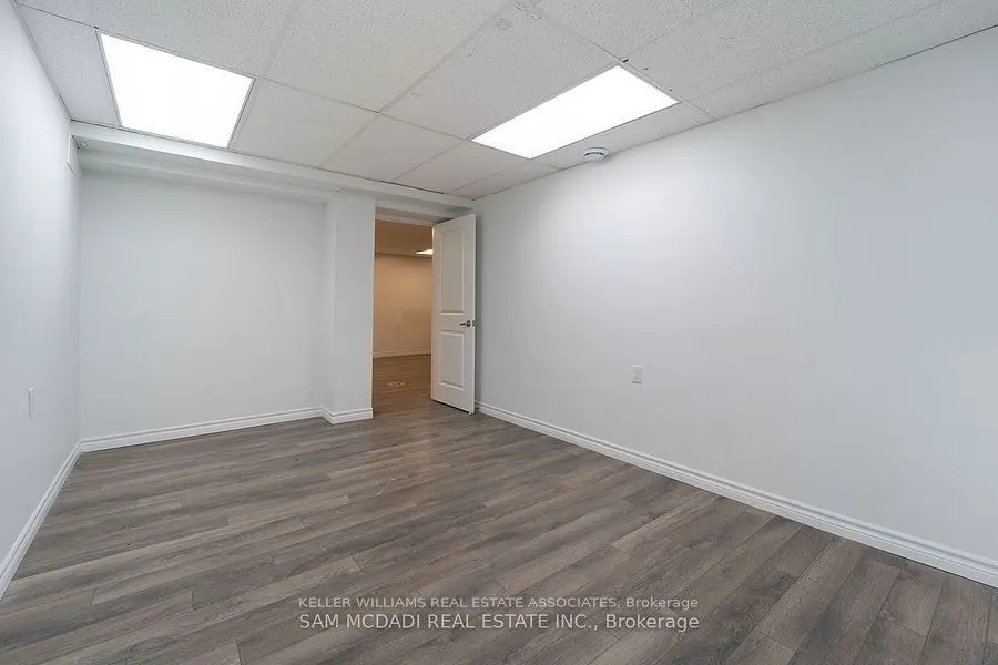374 Lakeshore Road E