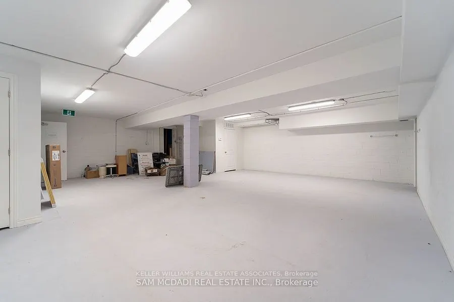 374 Lakeshore Road E