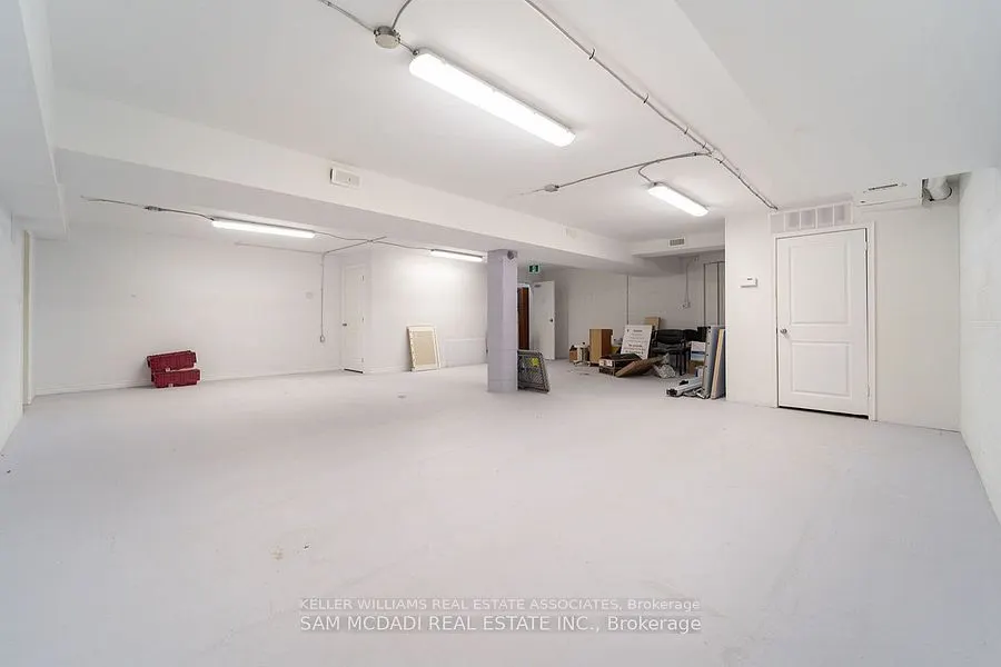 374 Lakeshore Road E