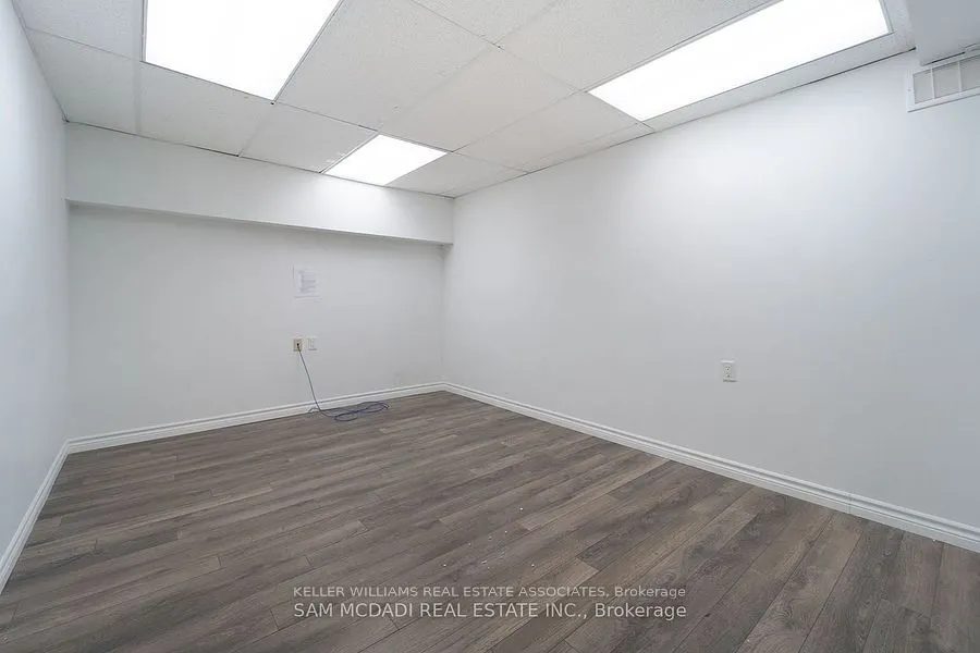 374 Lakeshore Road E