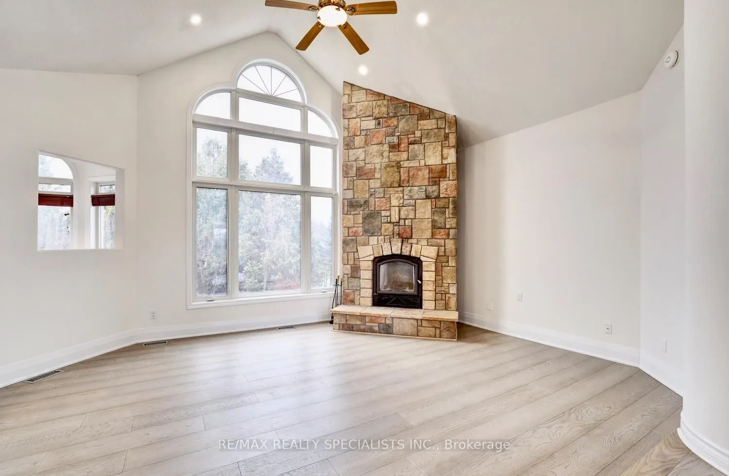7 Deer Run Crescent