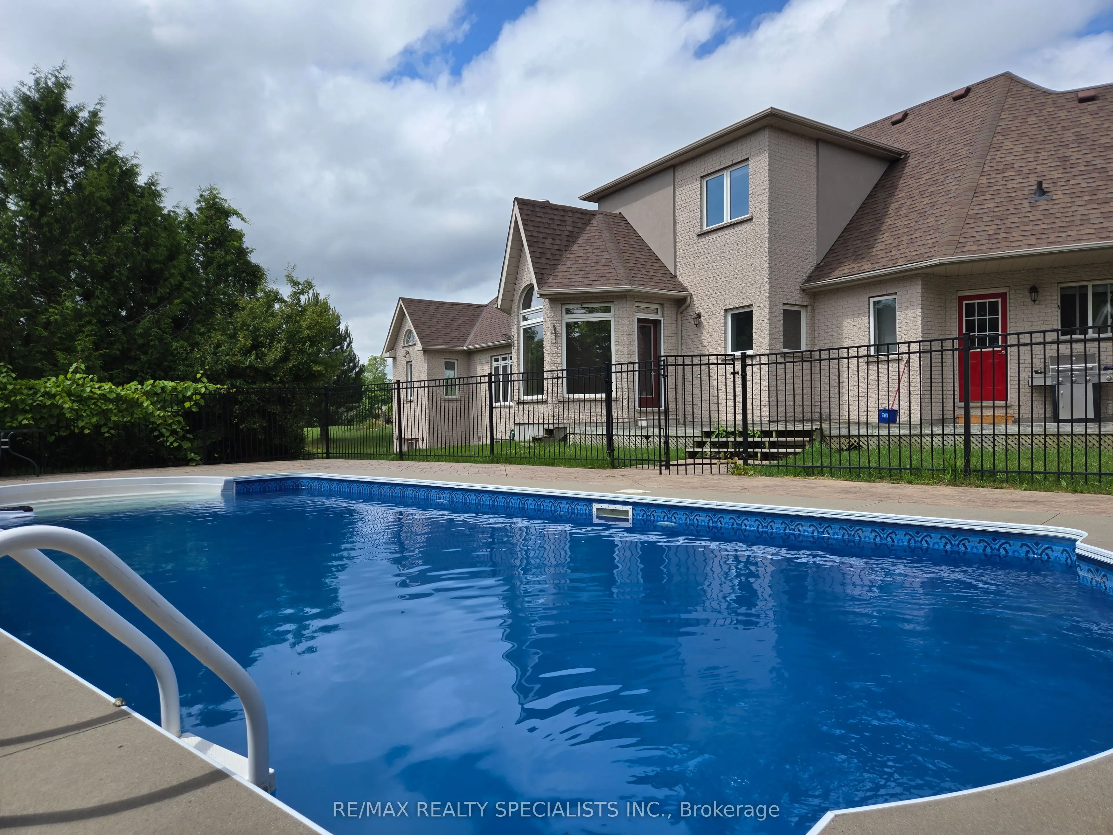 7 Deer Run Crescent