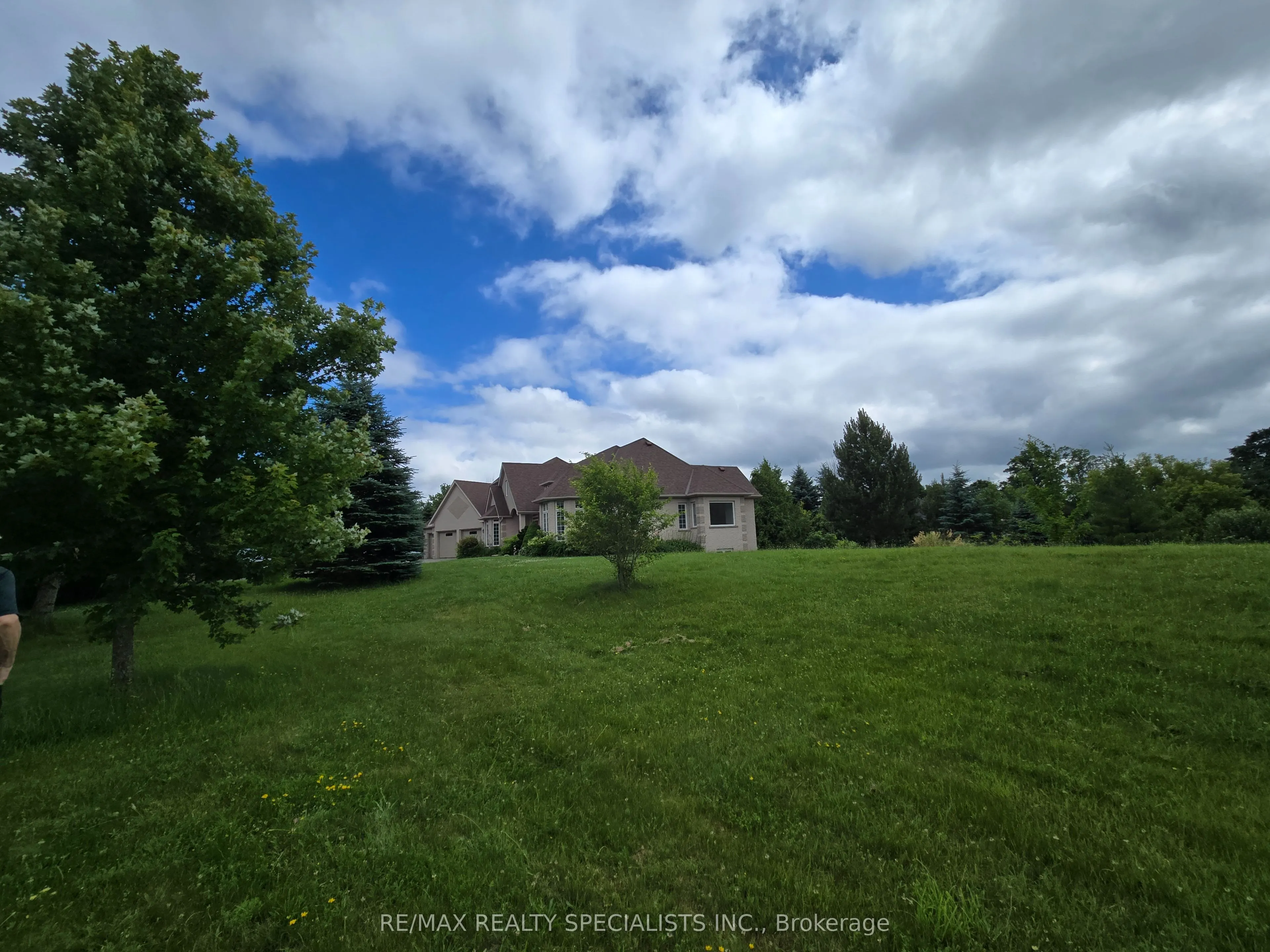 7 Deer Run Crescent