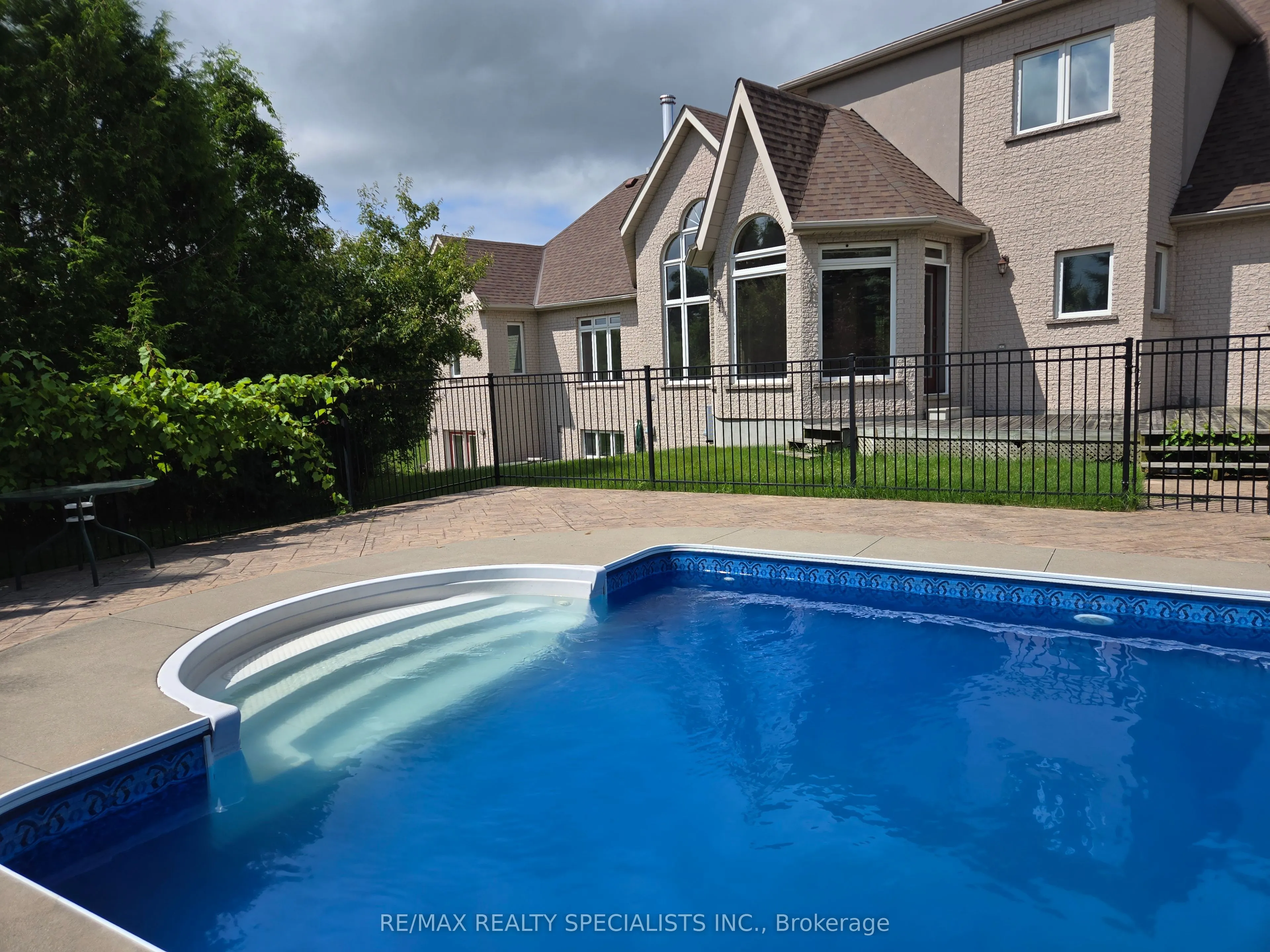 7 Deer Run Crescent