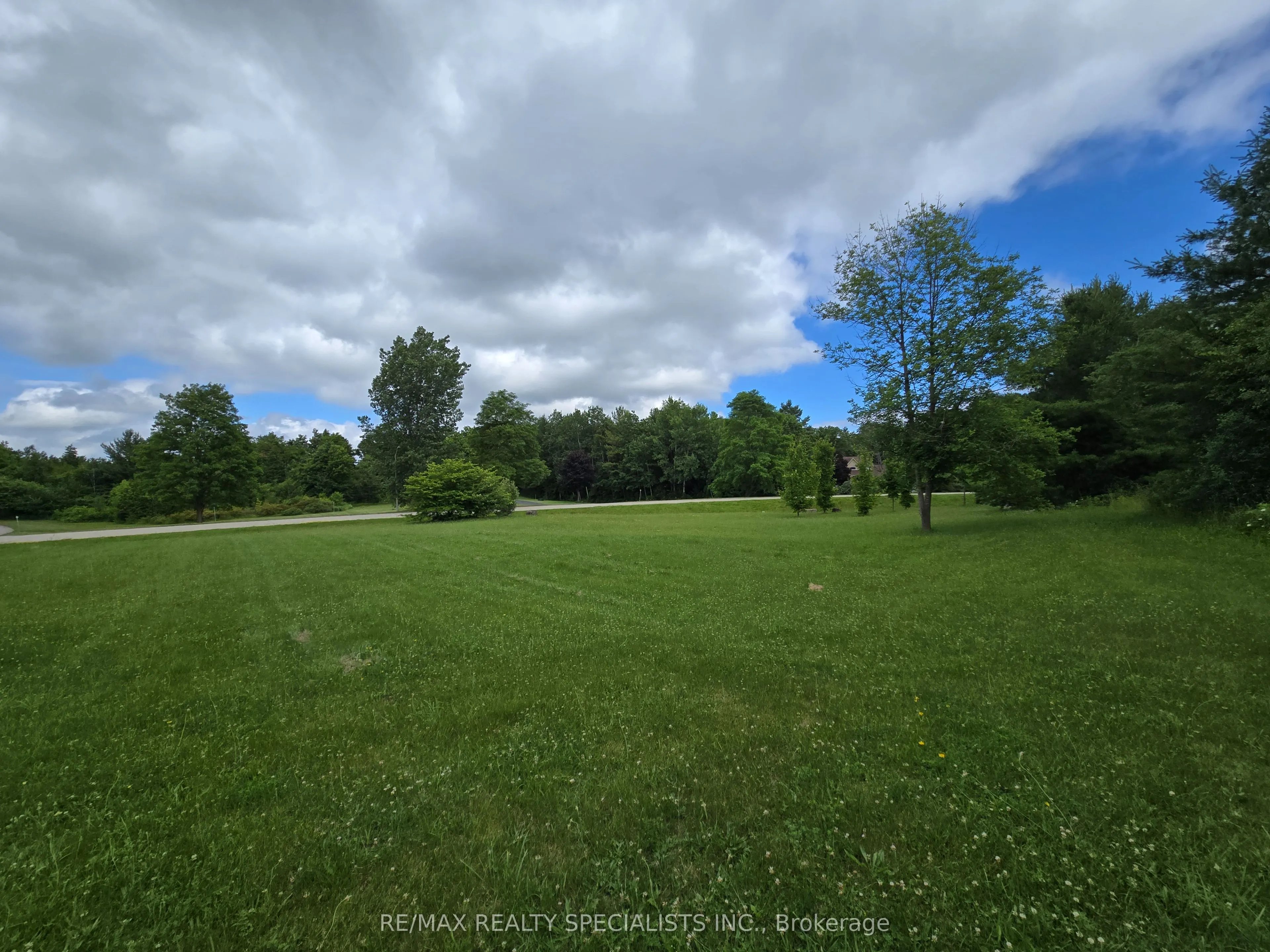 7 Deer Run Crescent