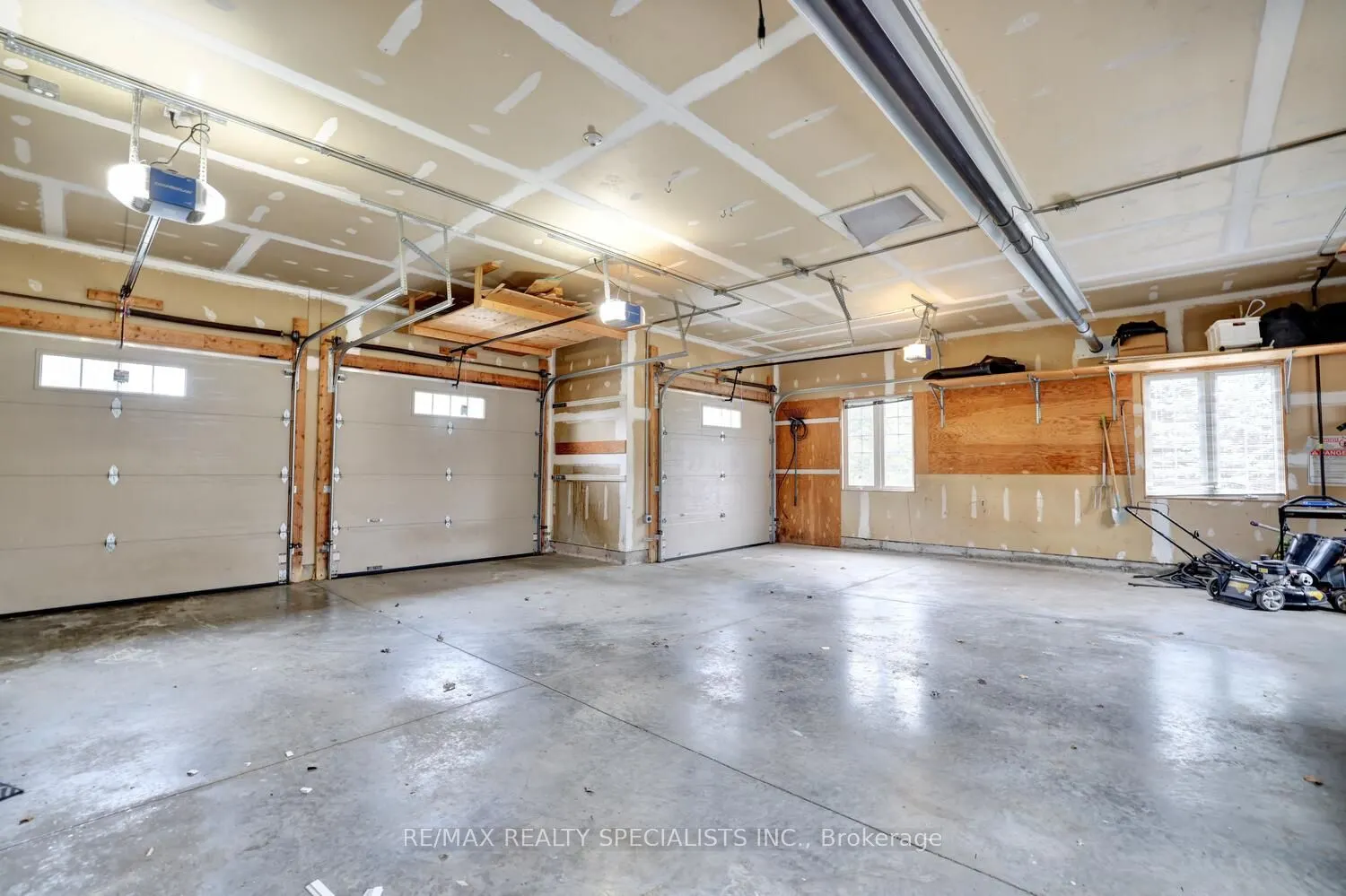 7 Deer Run Crescent