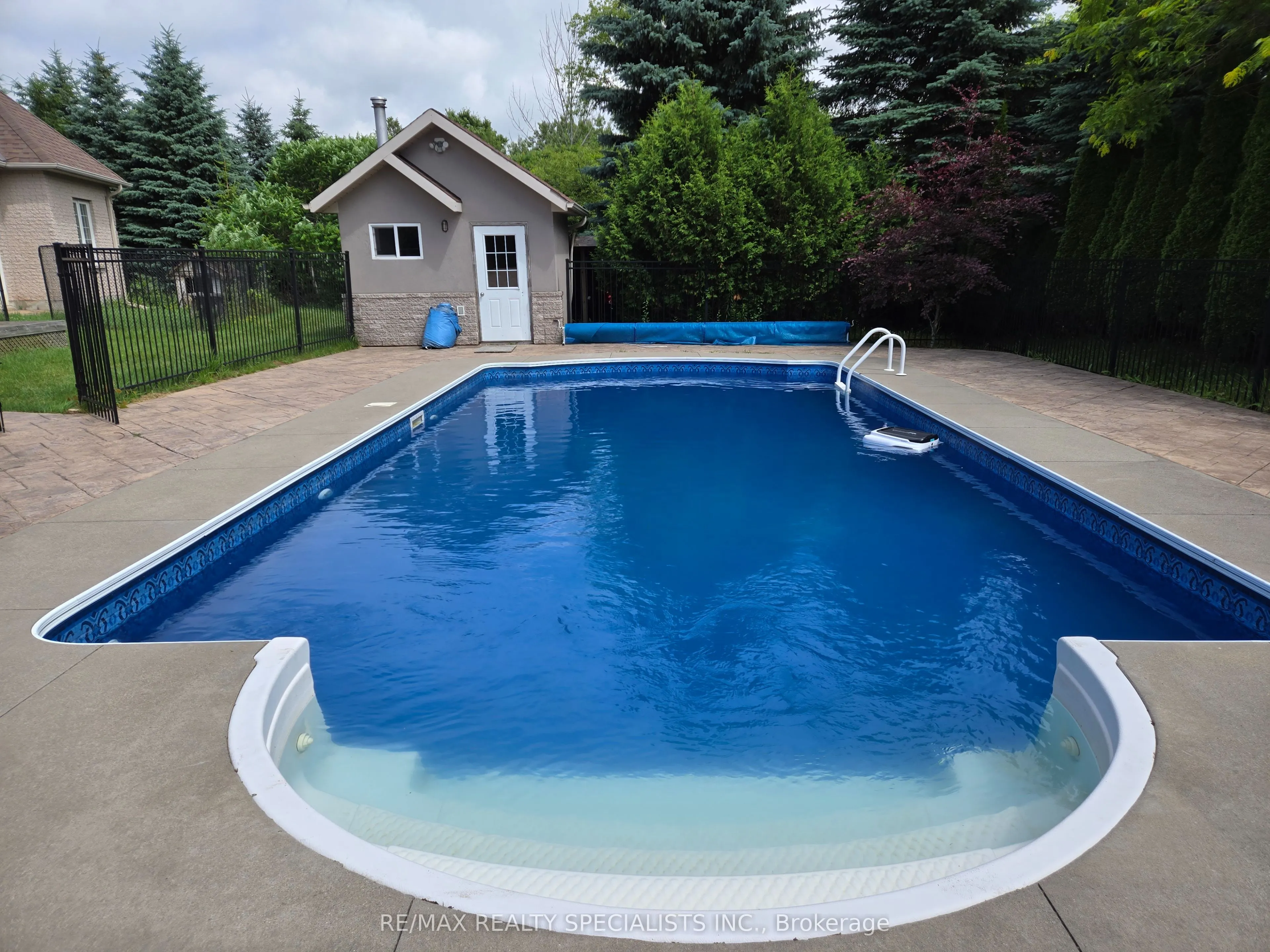7 Deer Run Crescent