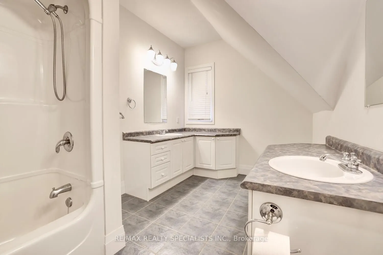 7 Deer Run Crescent