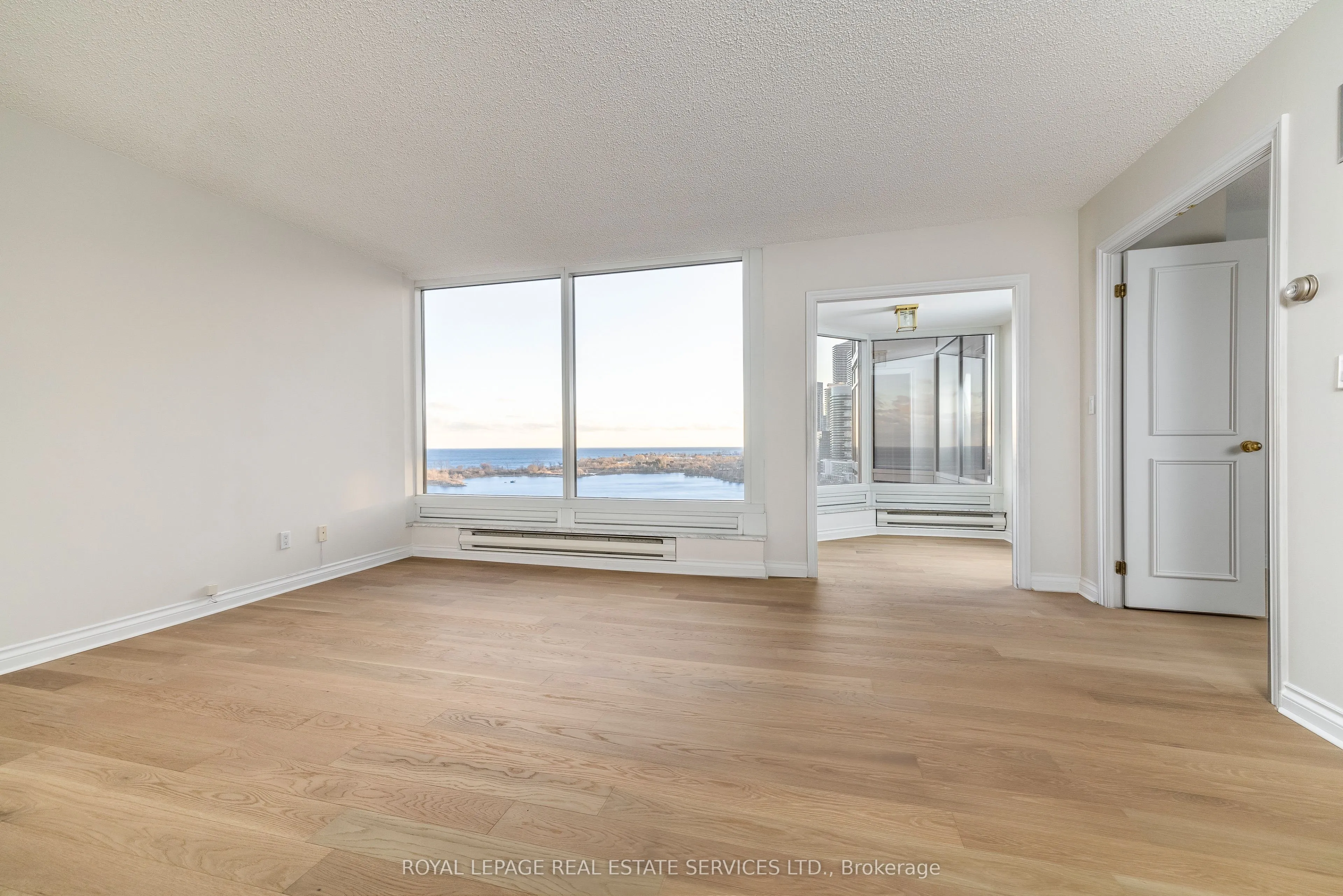 1 Palace Pier Court, #1605