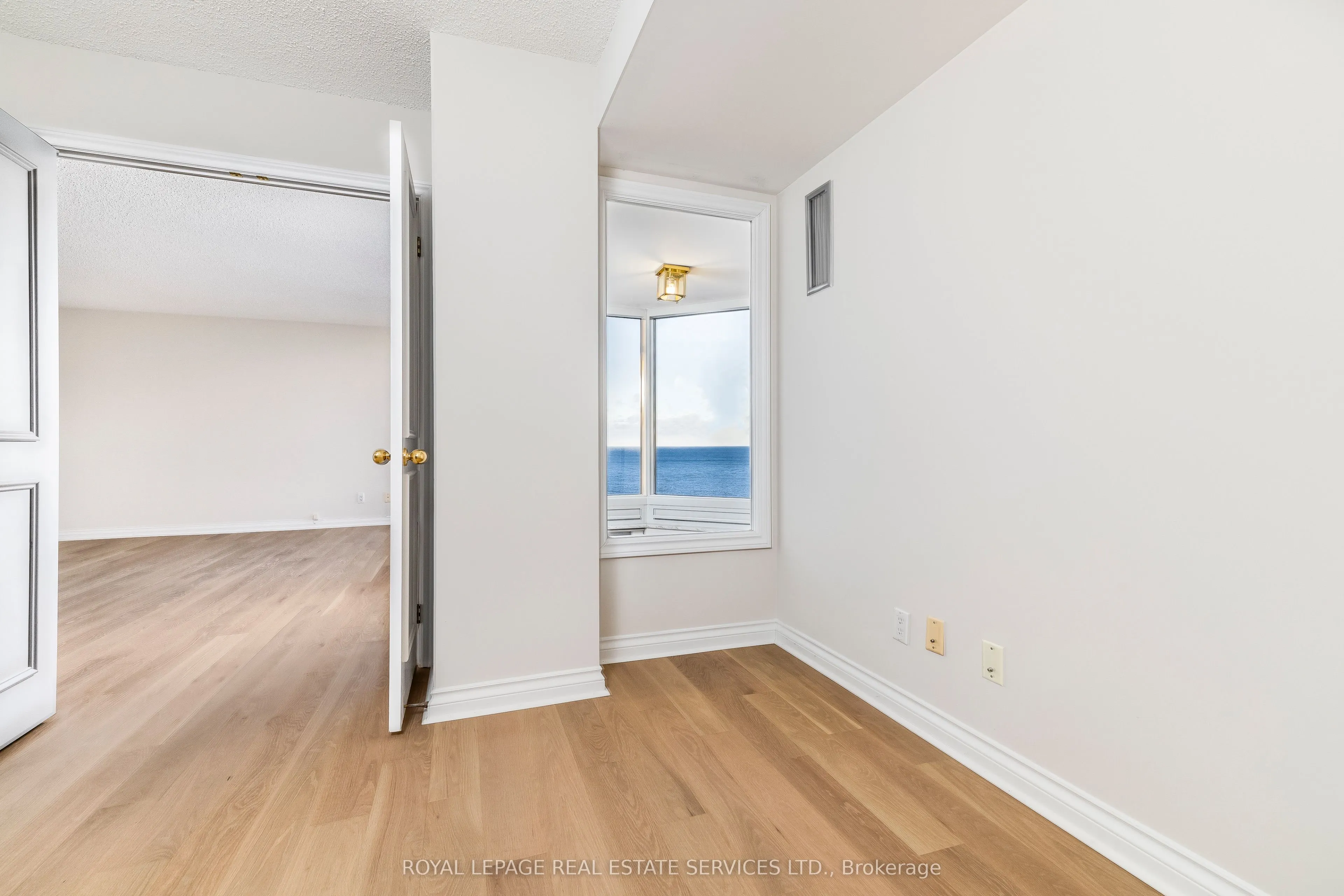1 Palace Pier Court, #1605