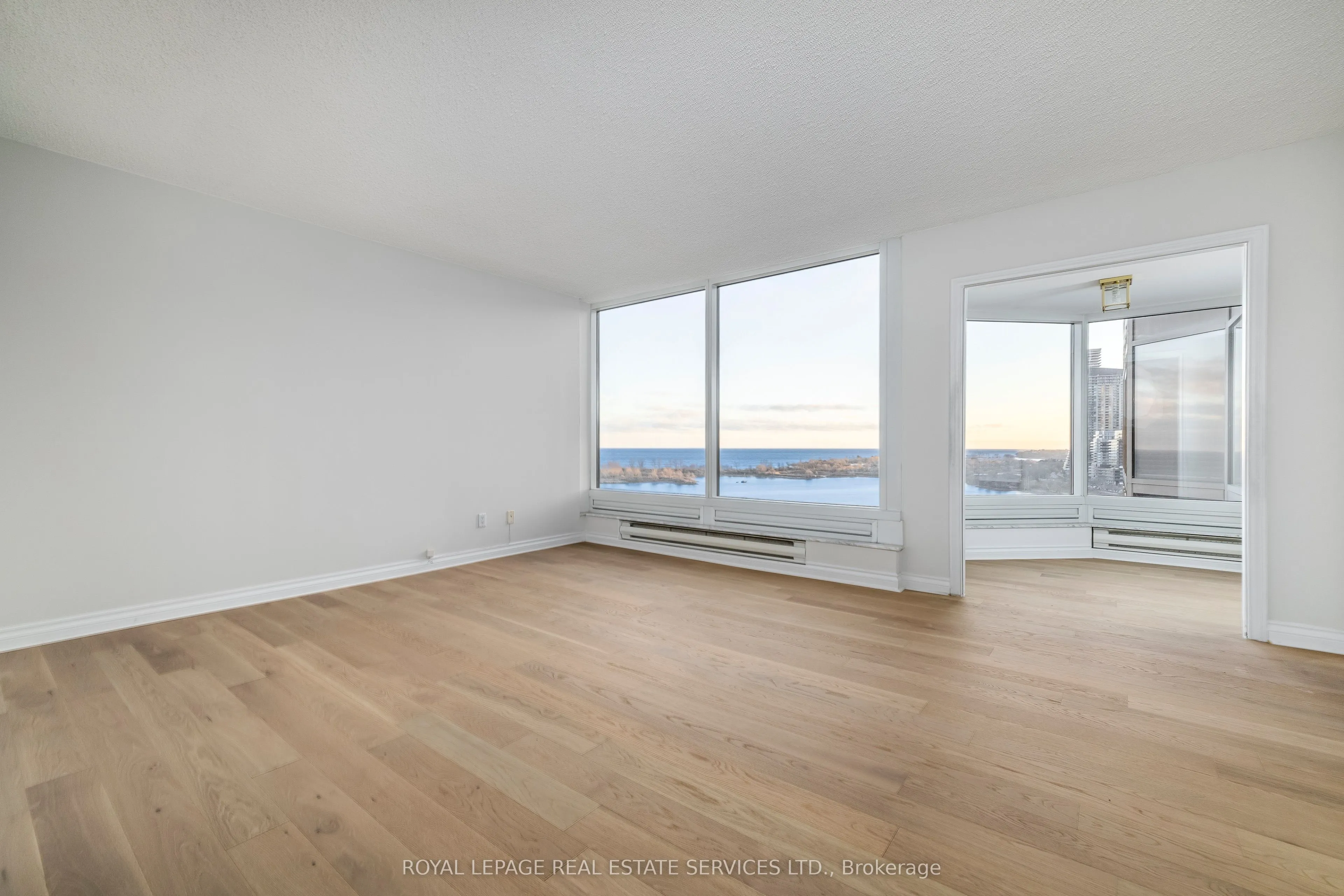 1 Palace Pier Court, #1605