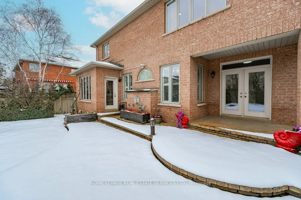 1387 Ferncrest Road
