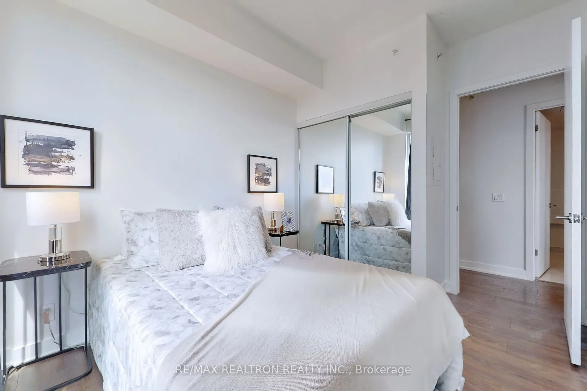 2212 Lakeshore Boulevard W, #3206