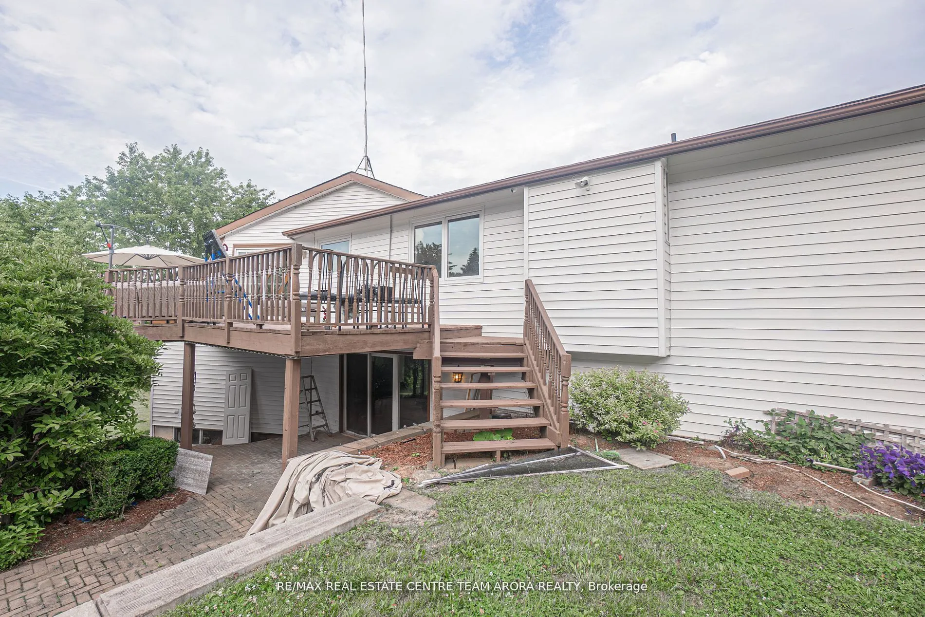 10799 15 Side Road