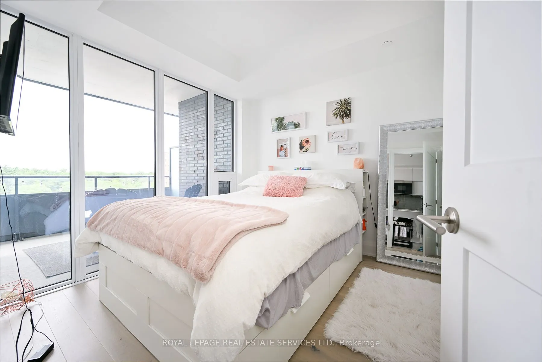 21 Park Street E #1009