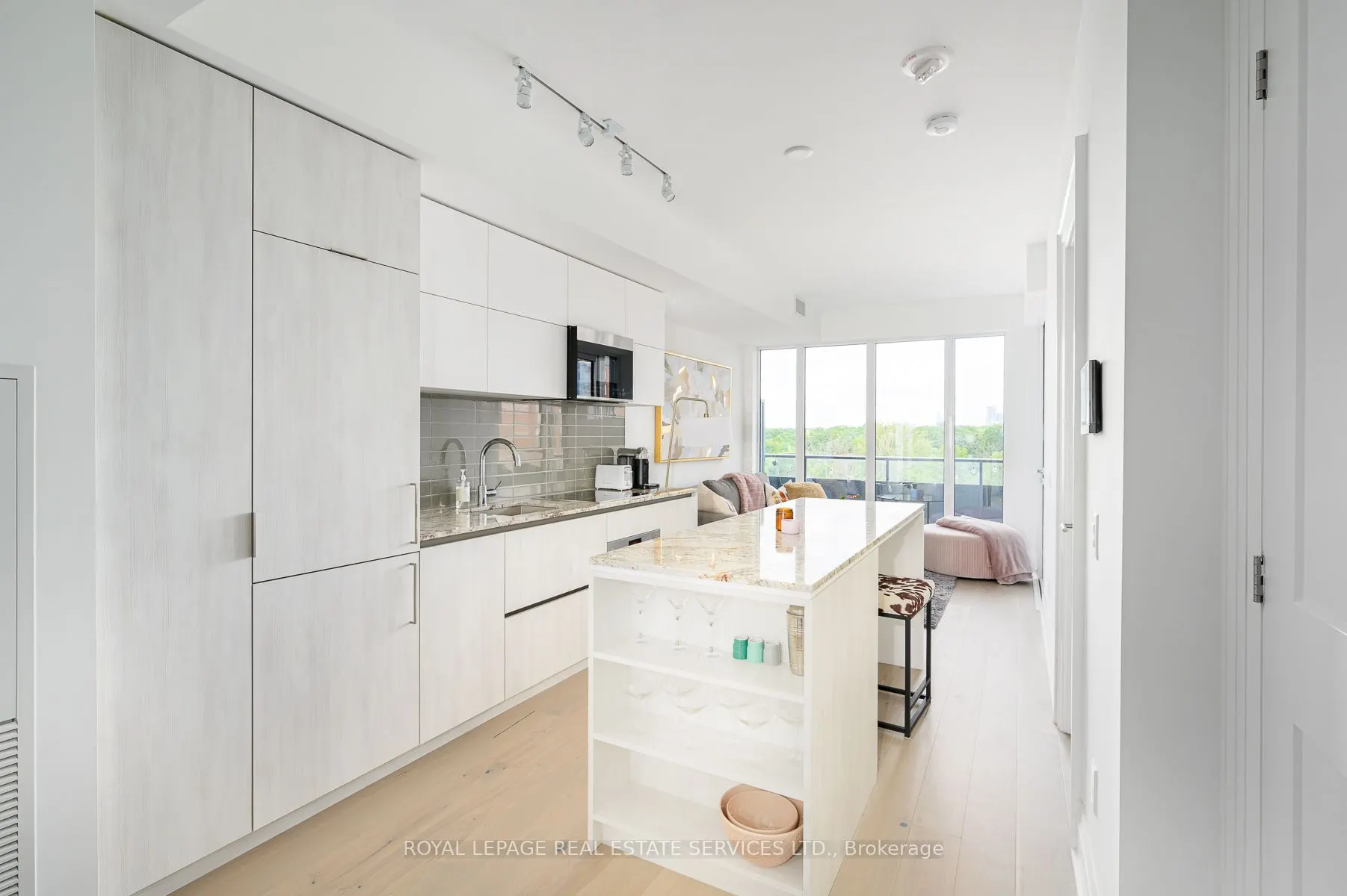 21 Park Street E #1009