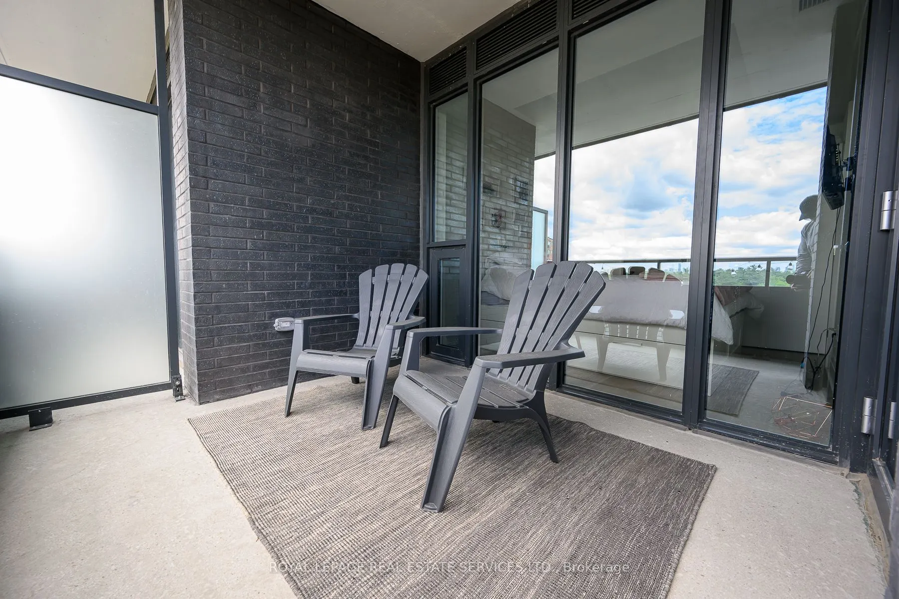 21 Park Street E #1009