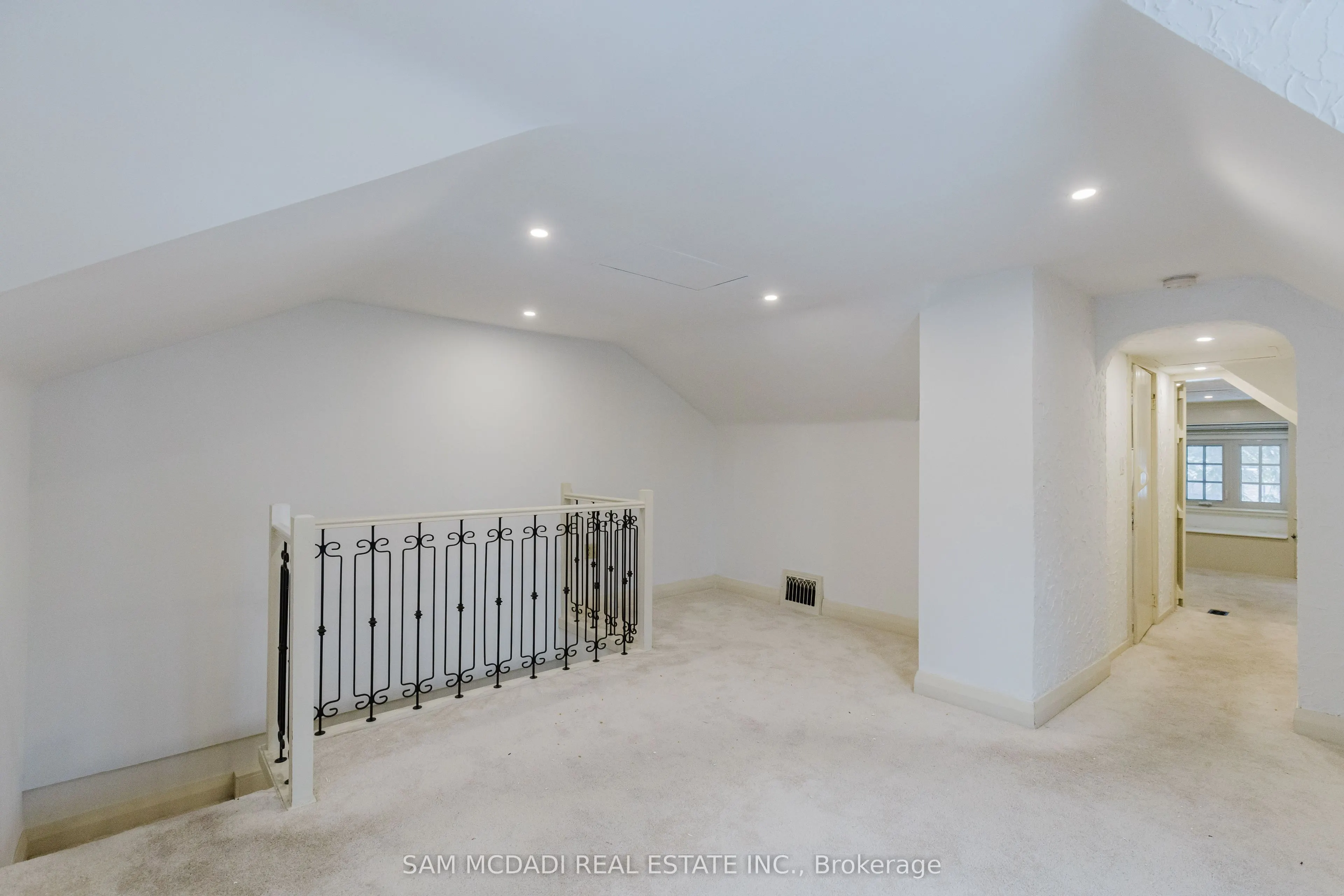 62 Maple Avenue S