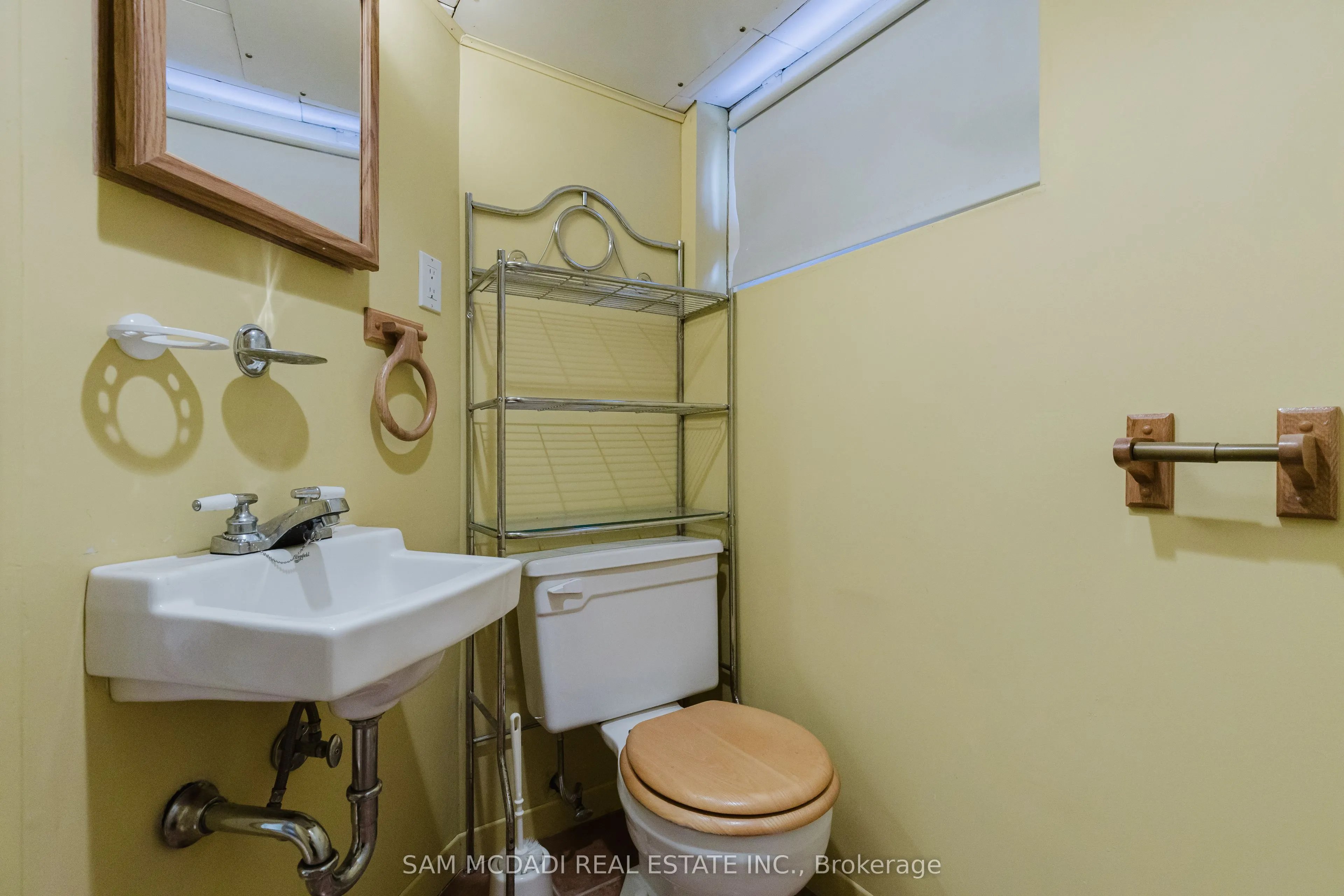 62 Maple Avenue S