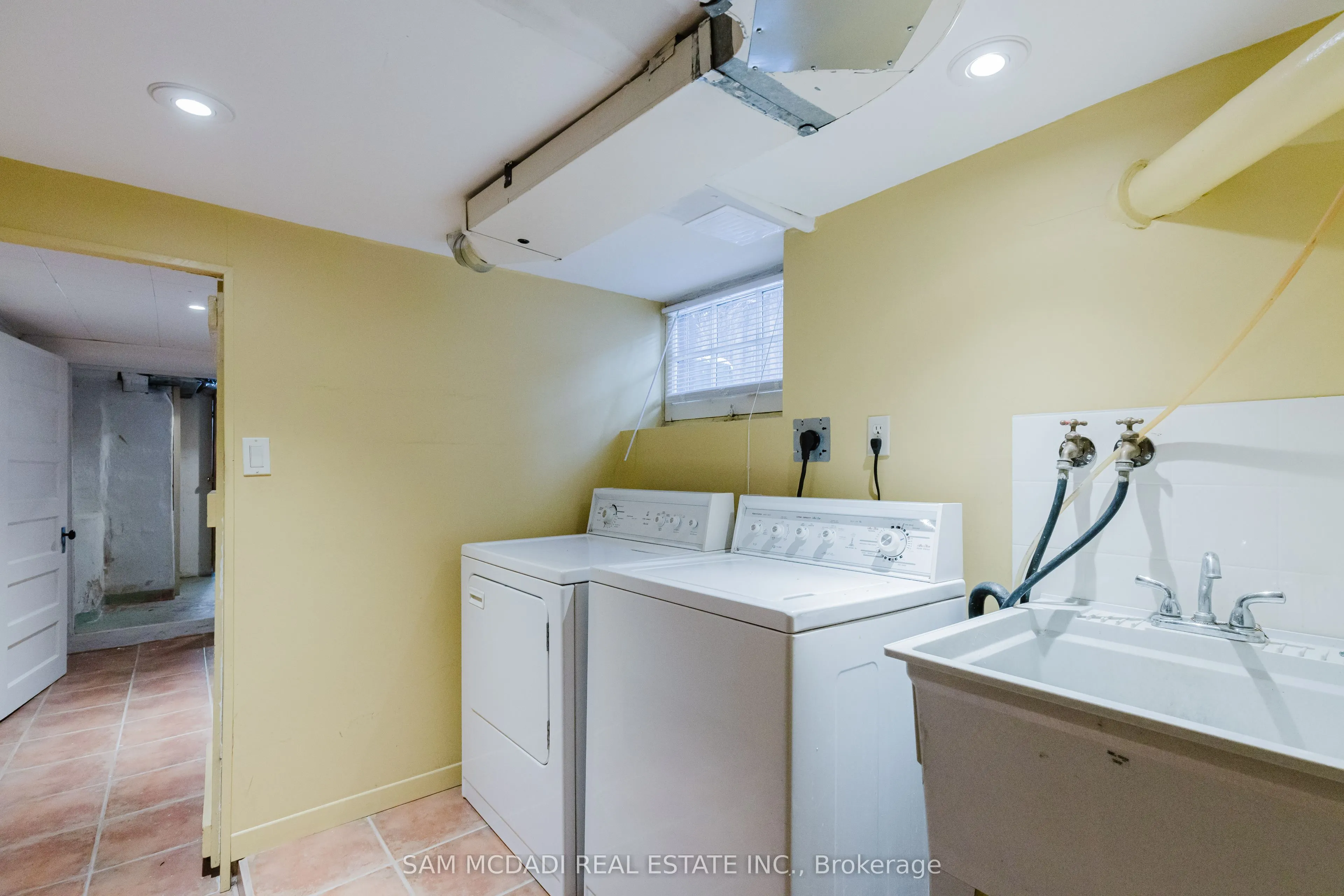 62 Maple Avenue S