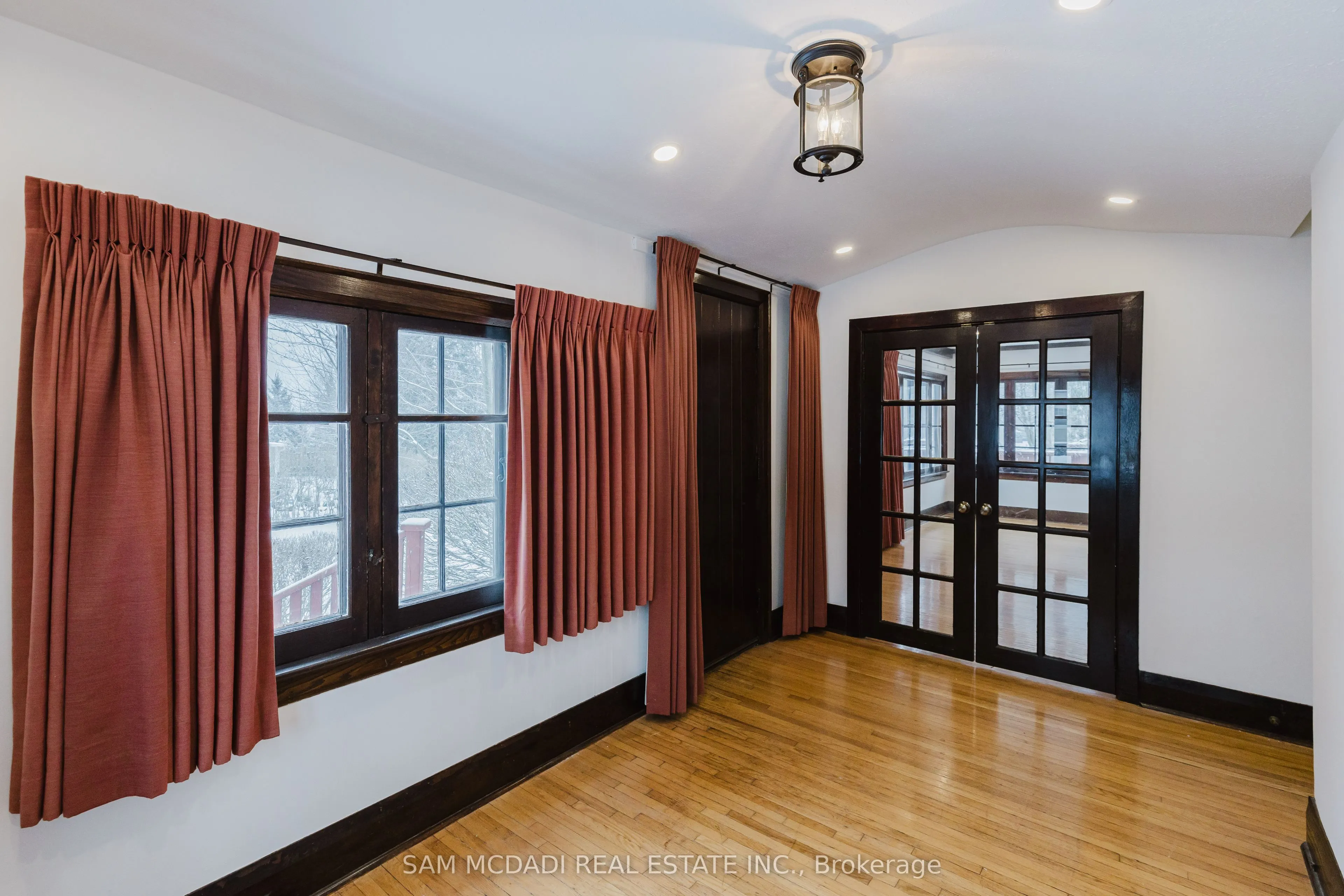 62 Maple Avenue S