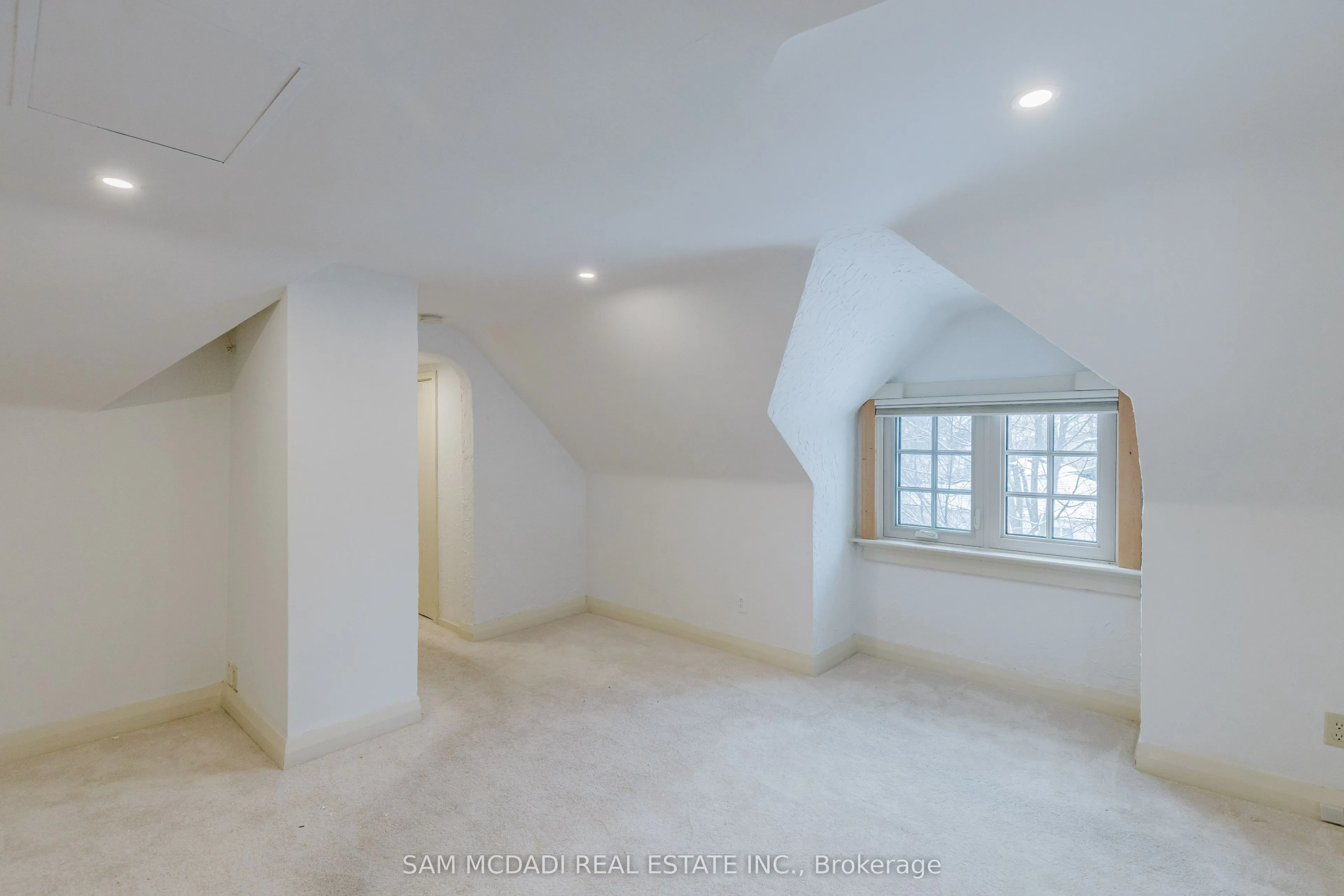 62 Maple Avenue S