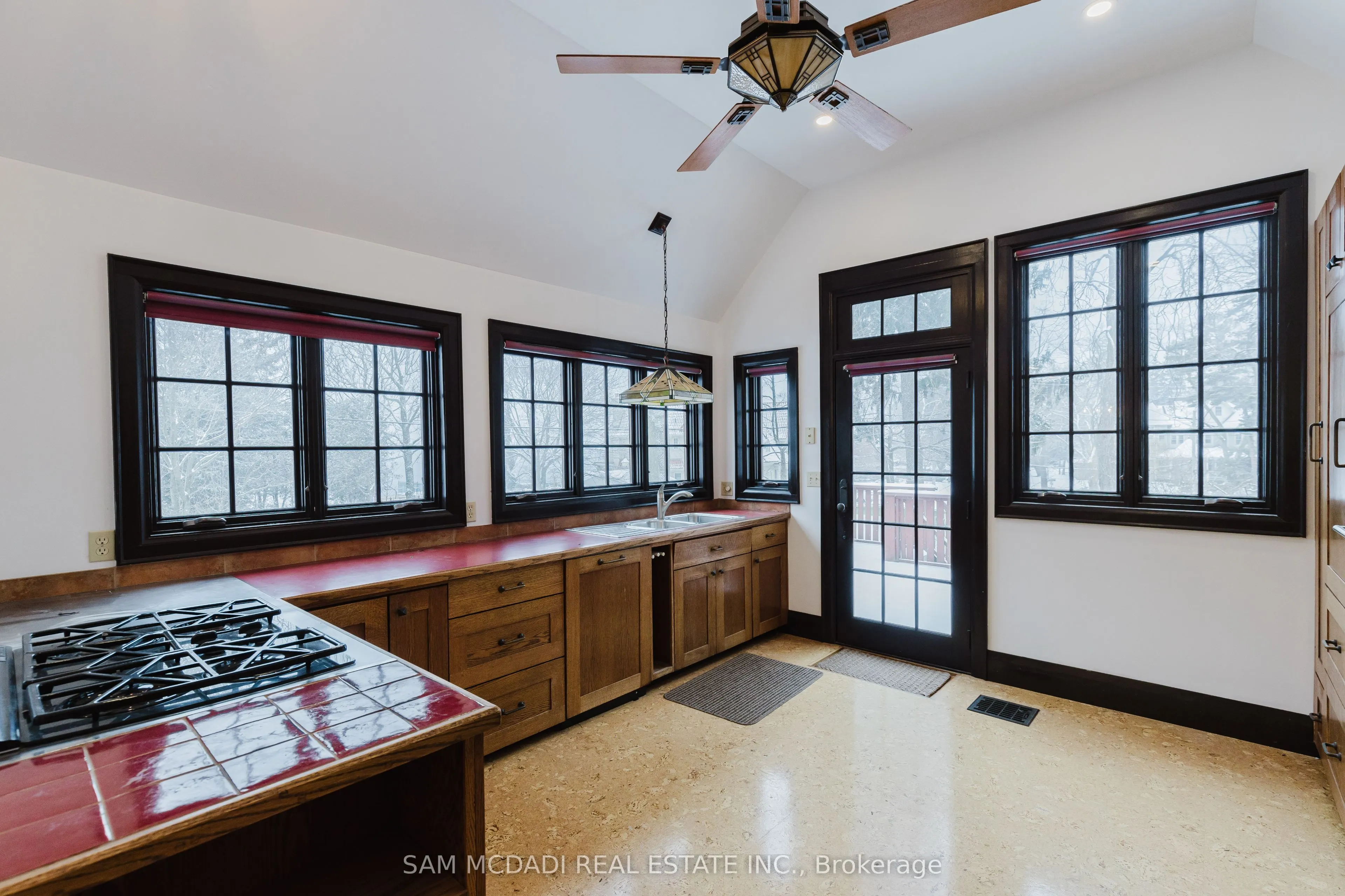 62 Maple Avenue S