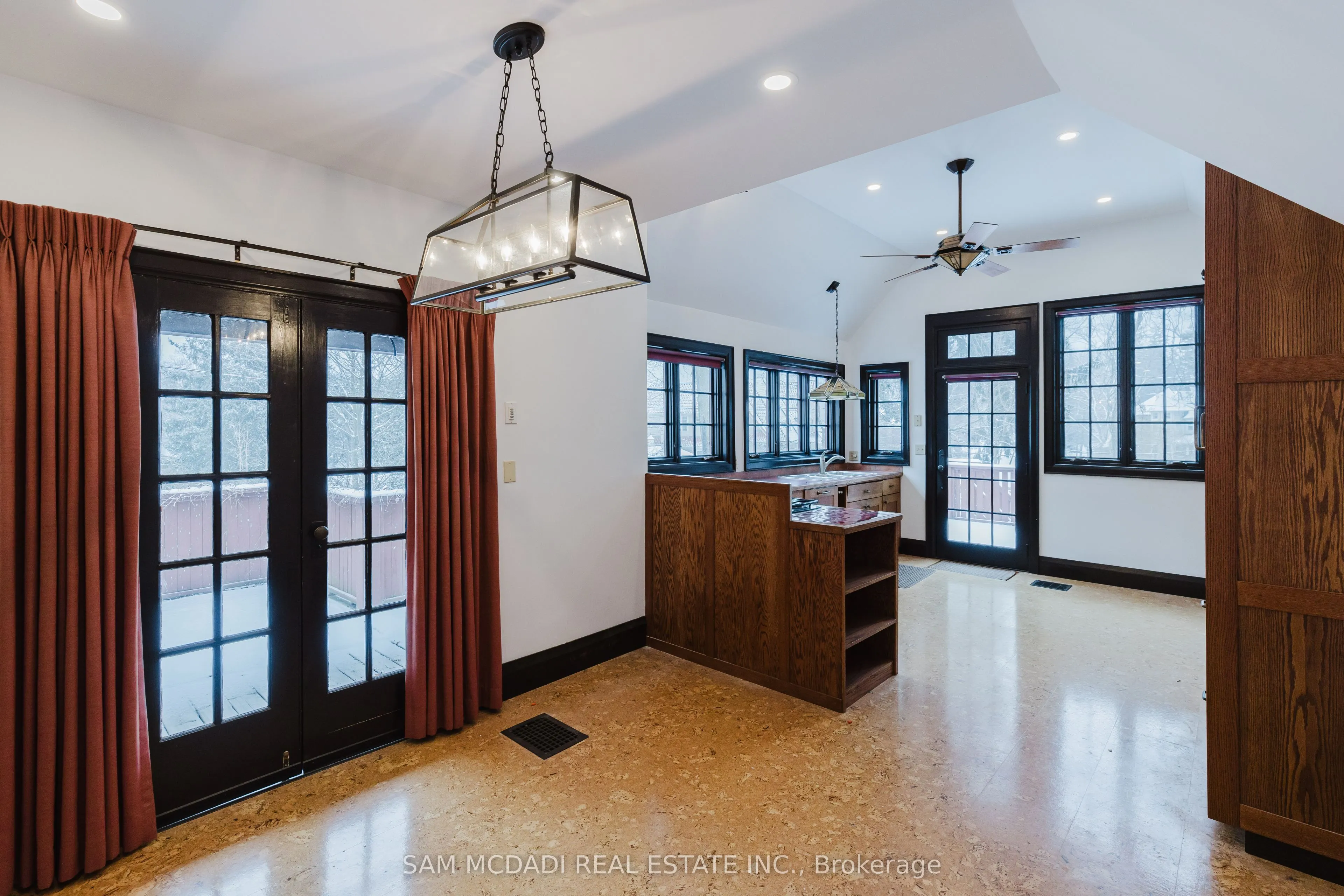 62 Maple Avenue S