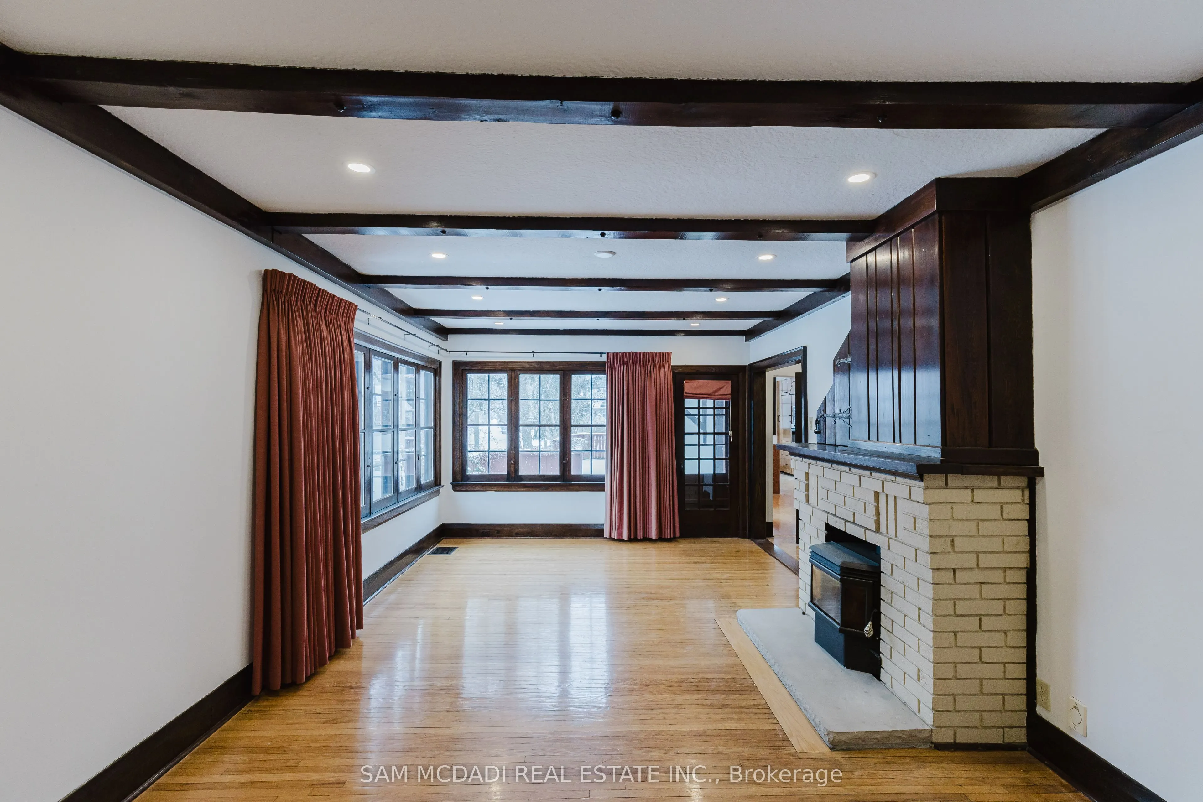 62 Maple Avenue S