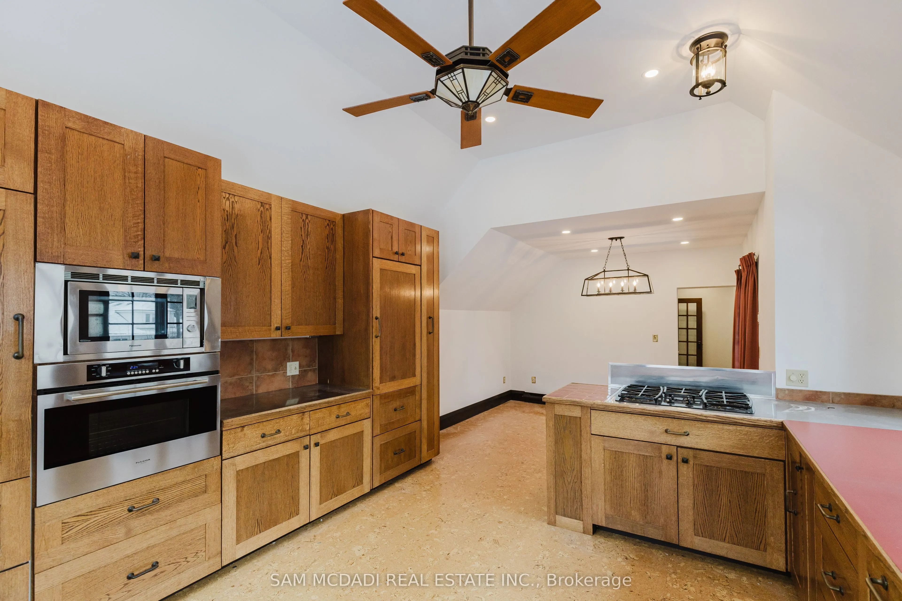 62 Maple Avenue S