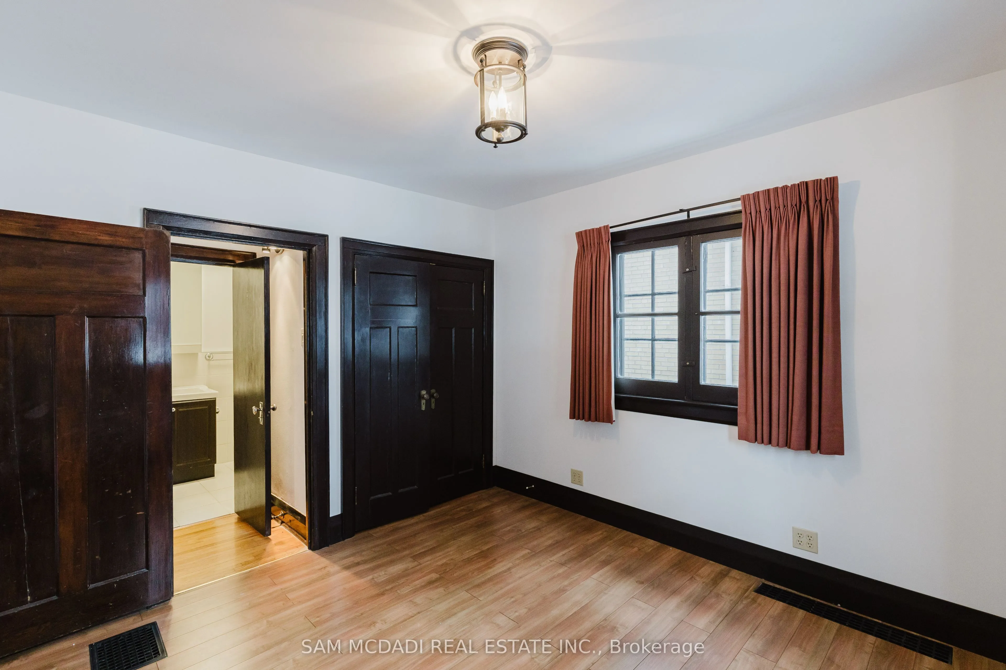 62 Maple Avenue S