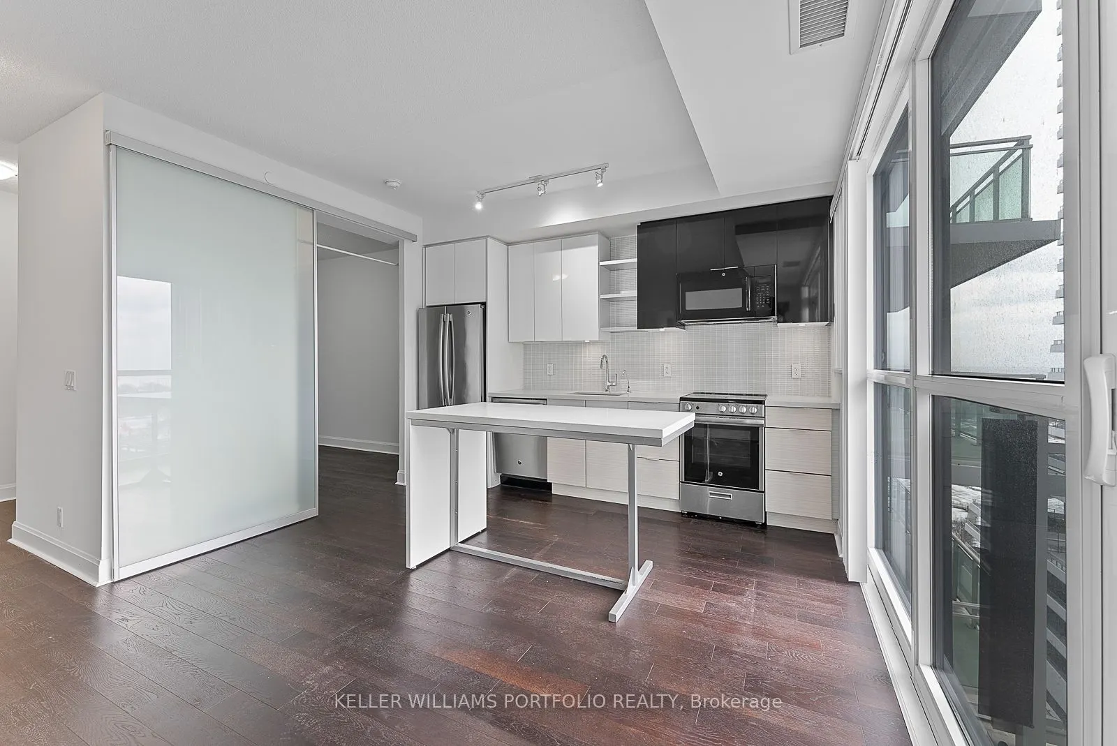 33 Shore Breeze Drive #1011
