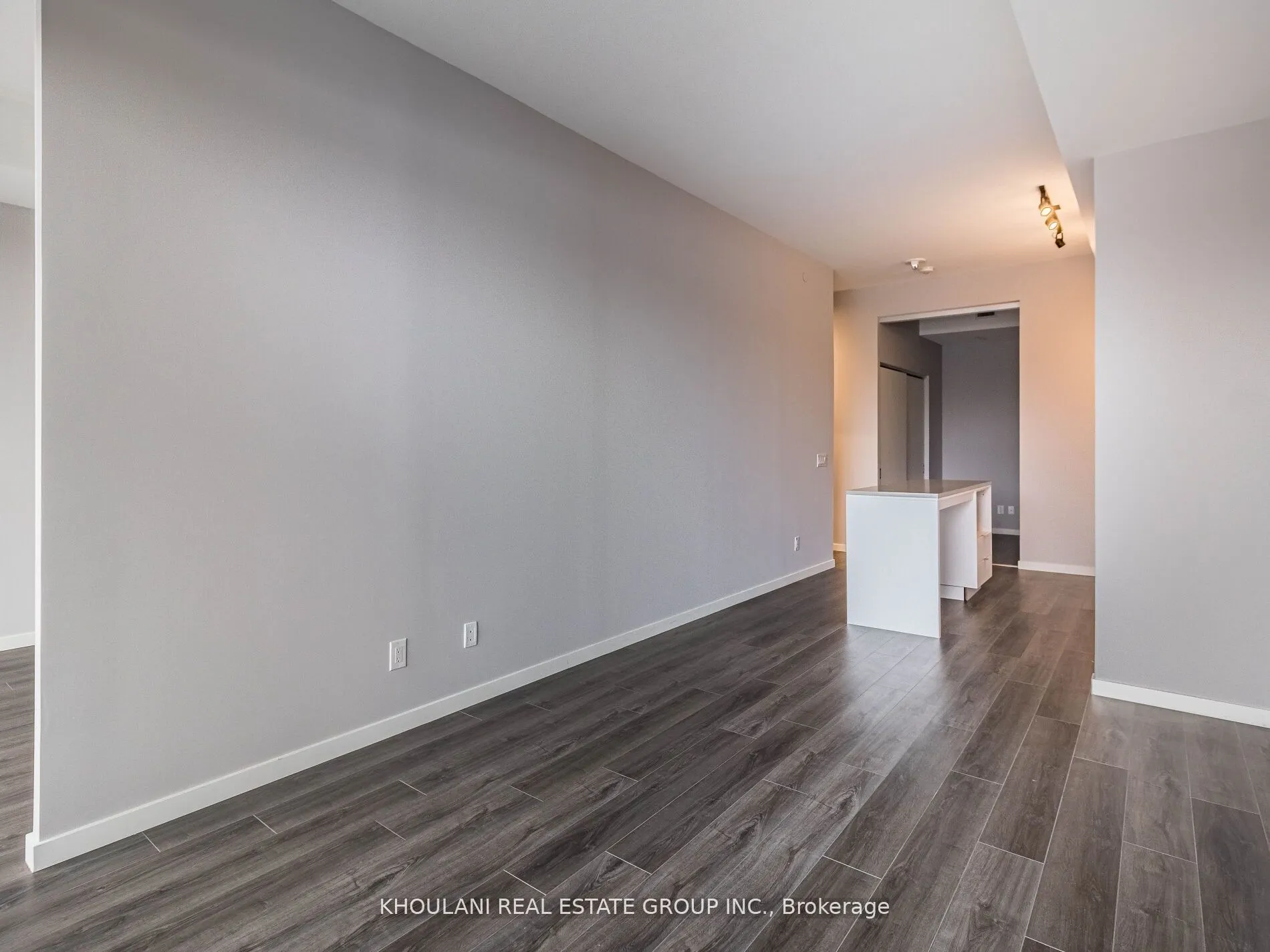7 Smith Crescent #204