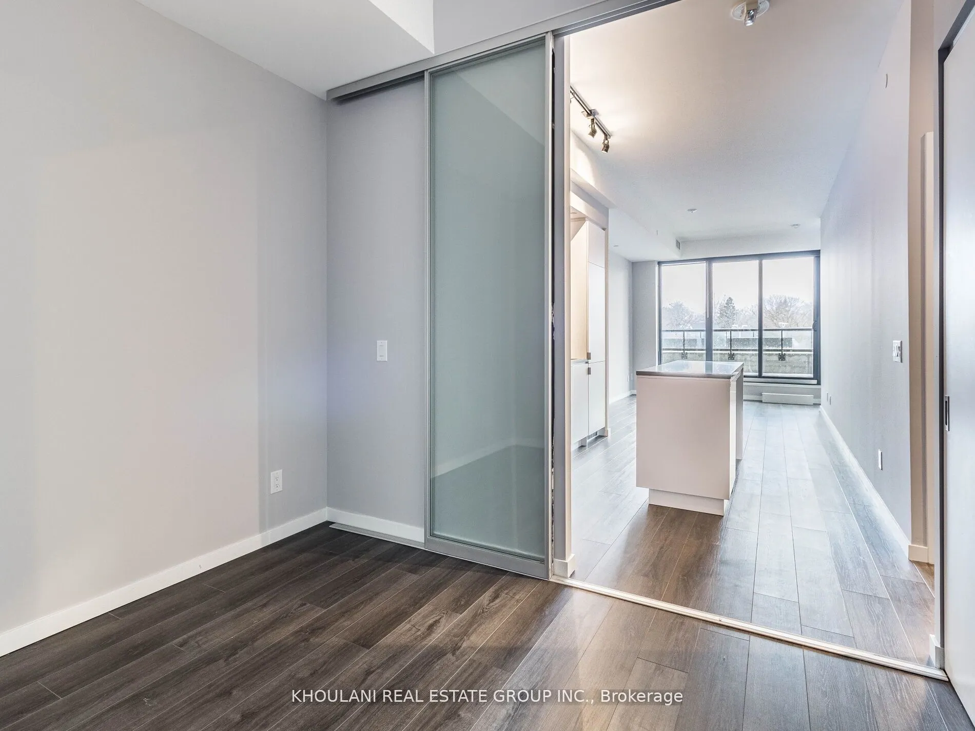 7 Smith Crescent #204