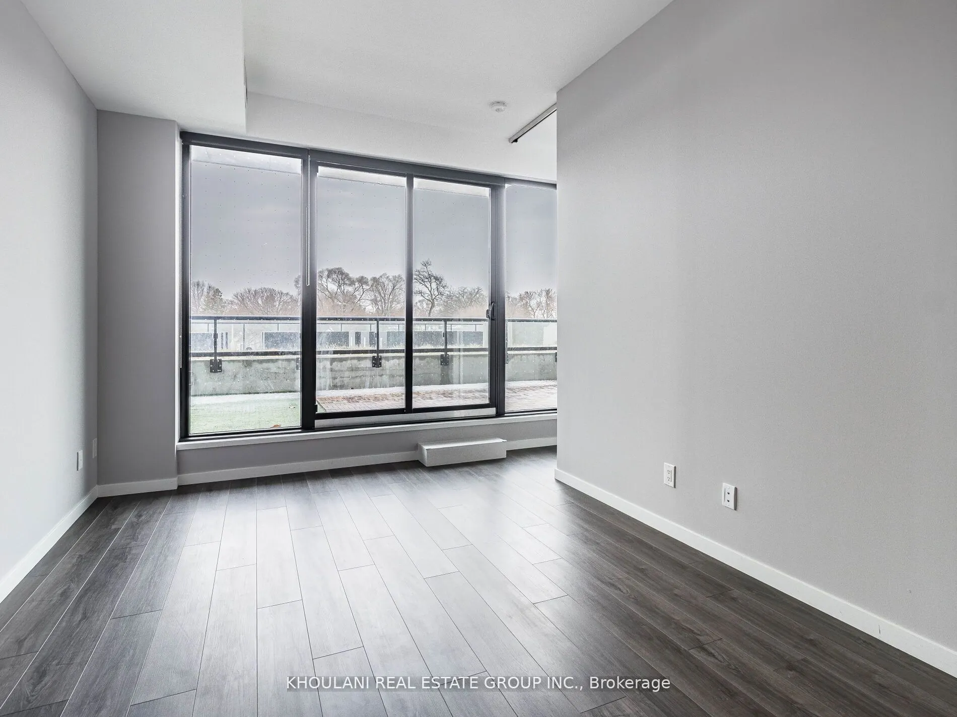 7 Smith Crescent #204