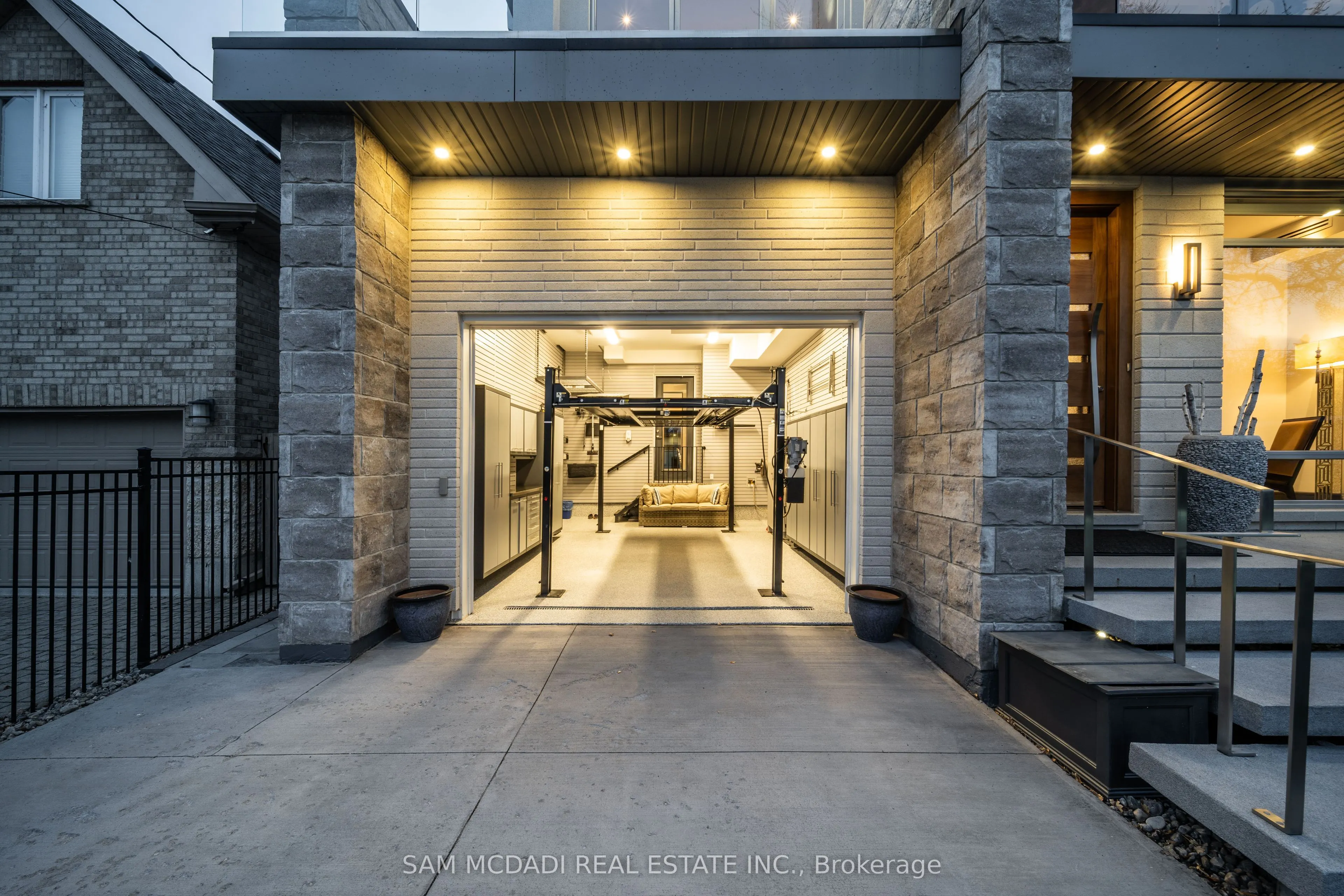 852 Goodwin Road