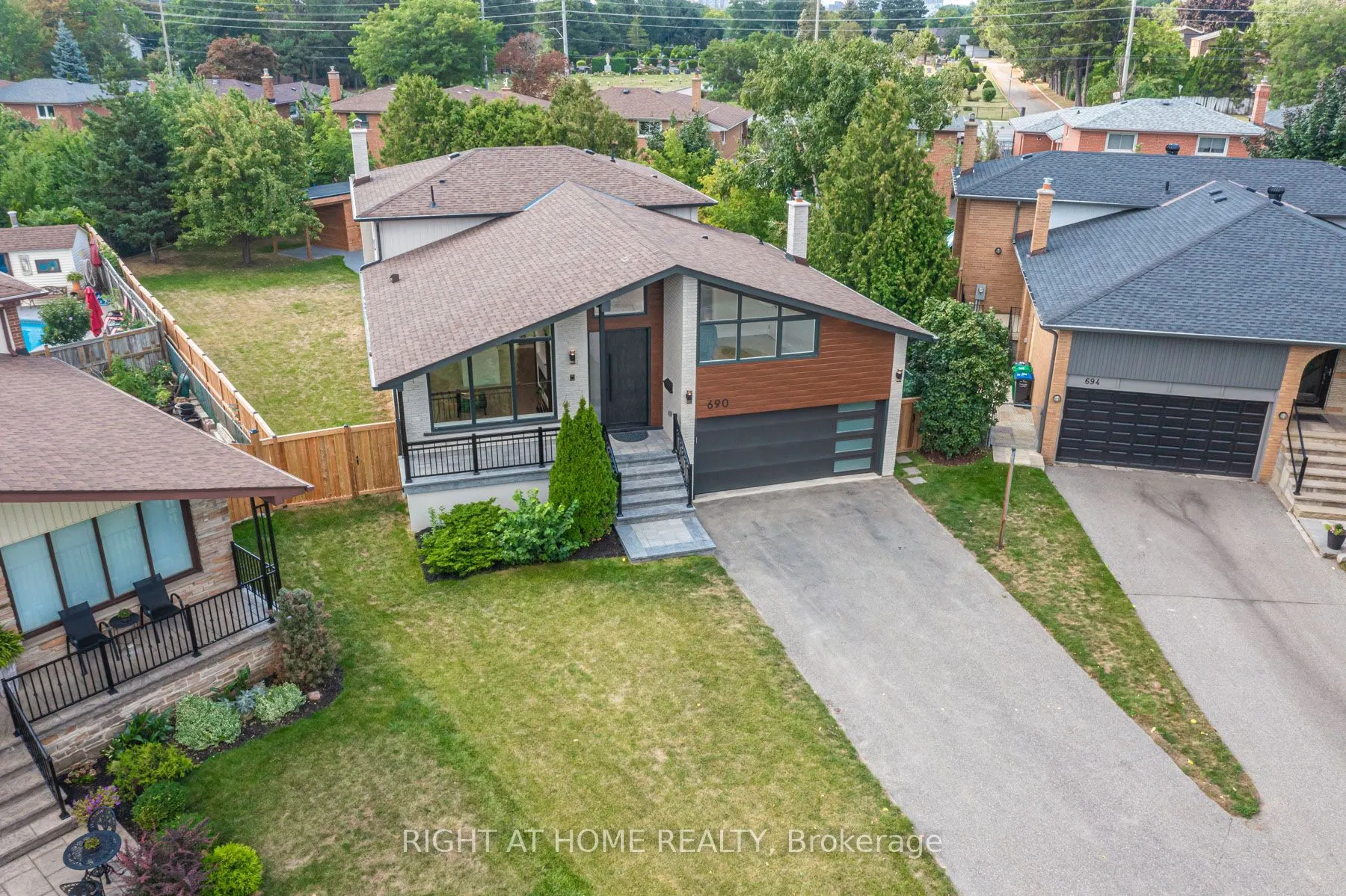 690 Hillman Crescent