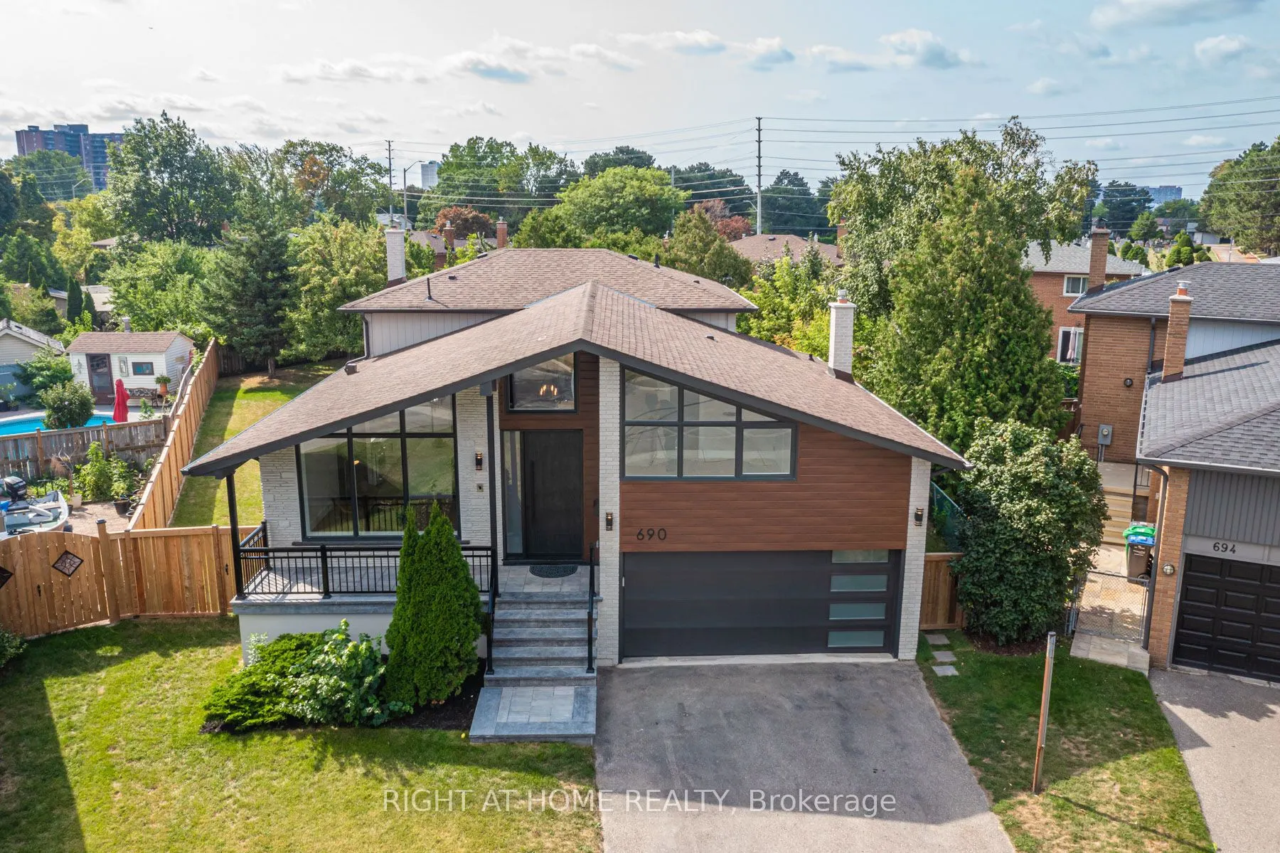 690 Hillman Crescent