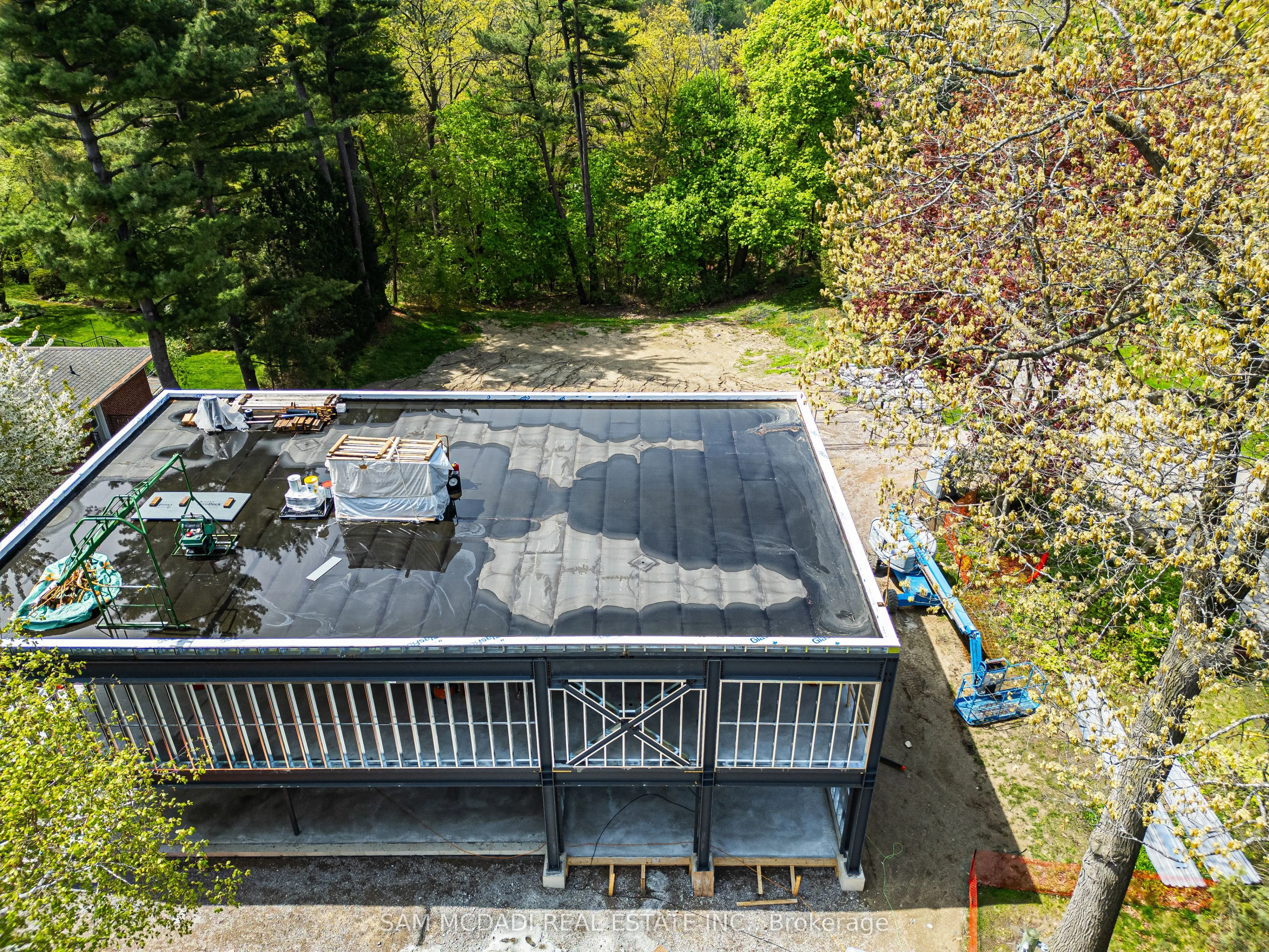 1470 Pinetree Crescent