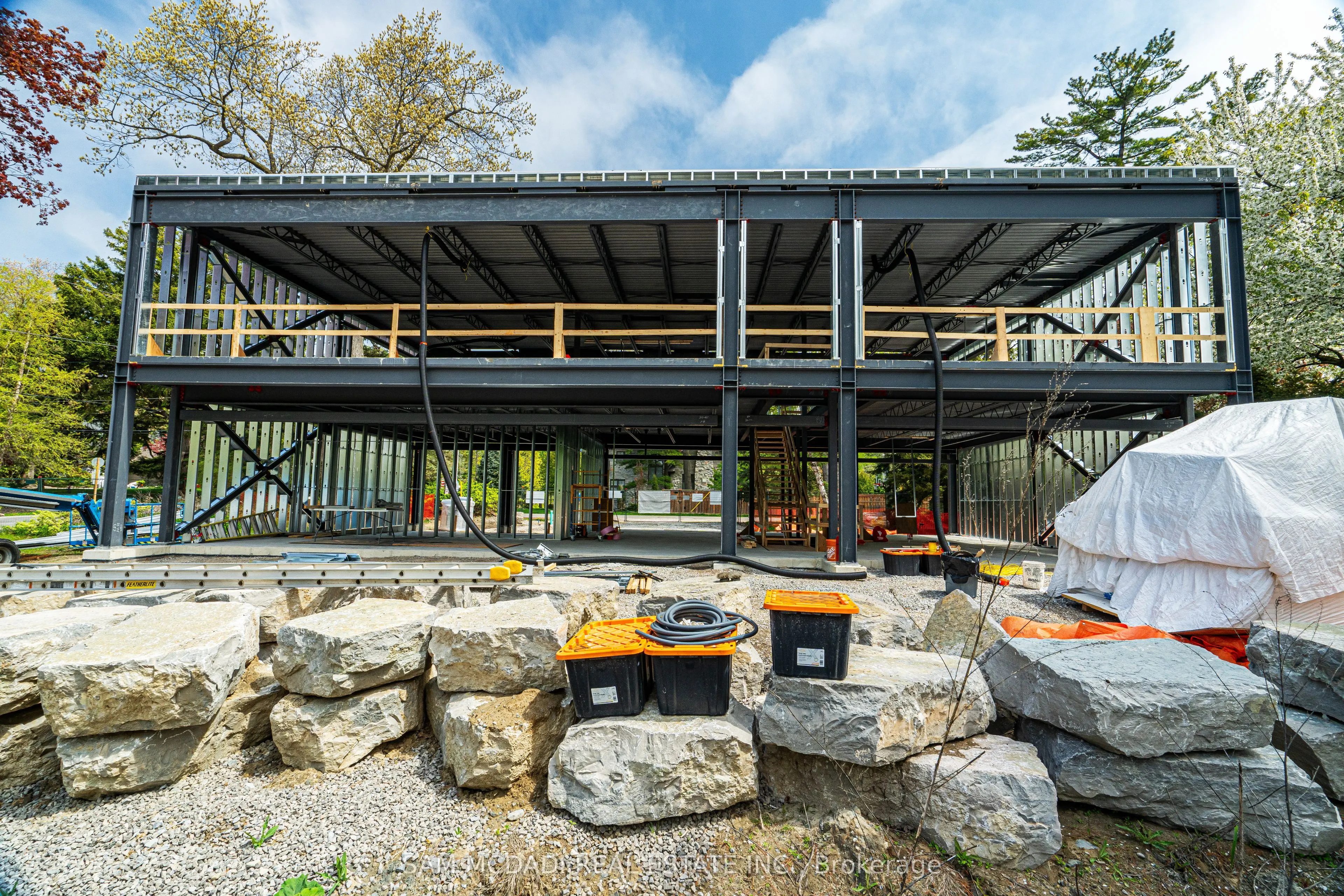 1470 Pinetree Crescent