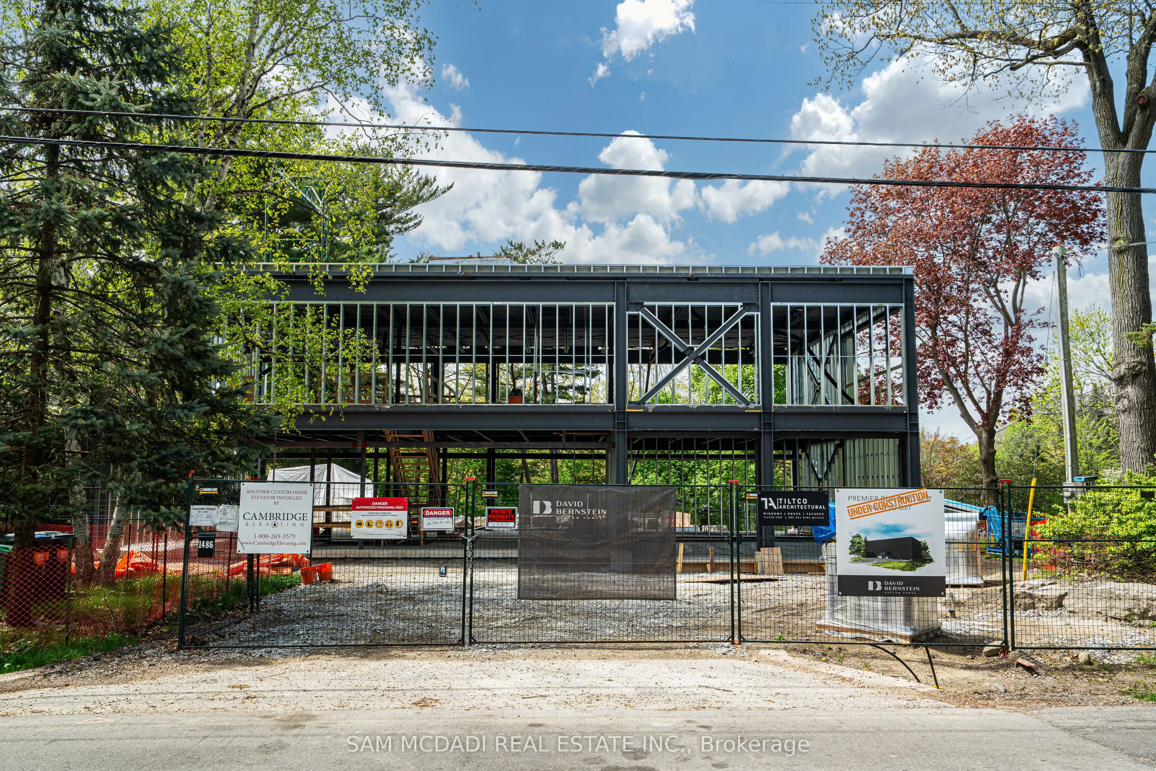 1470 Pinetree Crescent