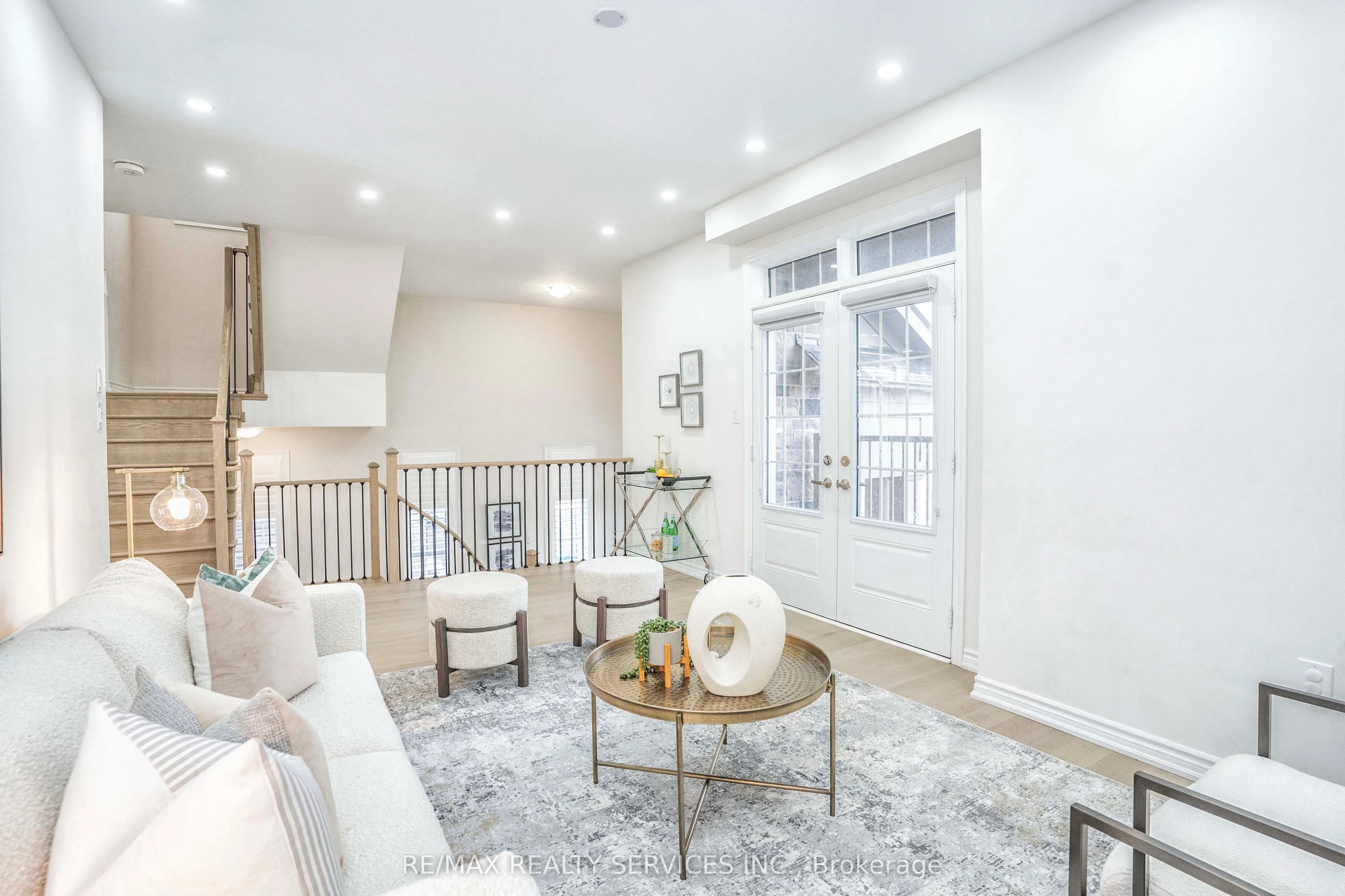 574 Queen Mary Drive