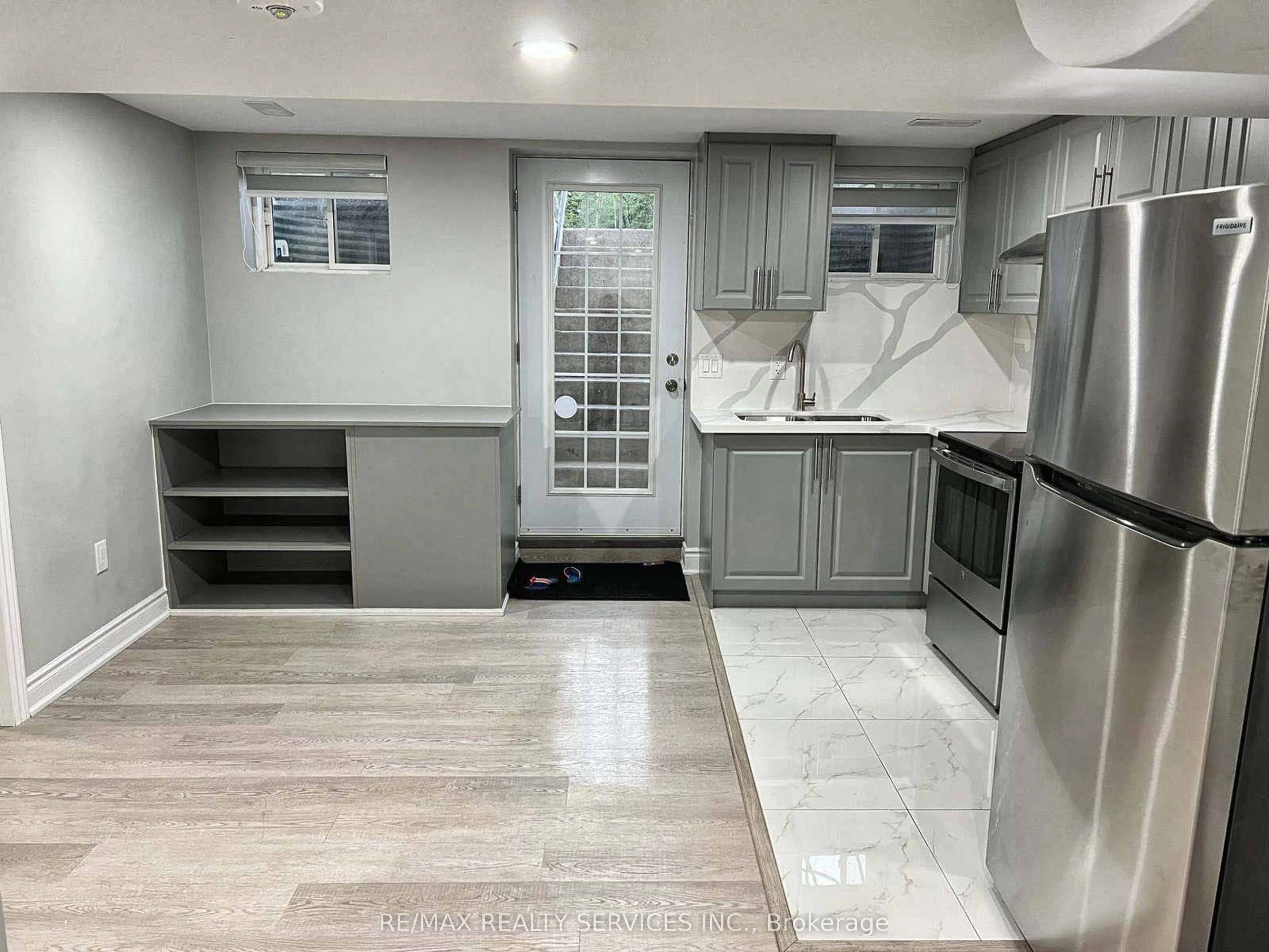 574 Queen Mary Drive