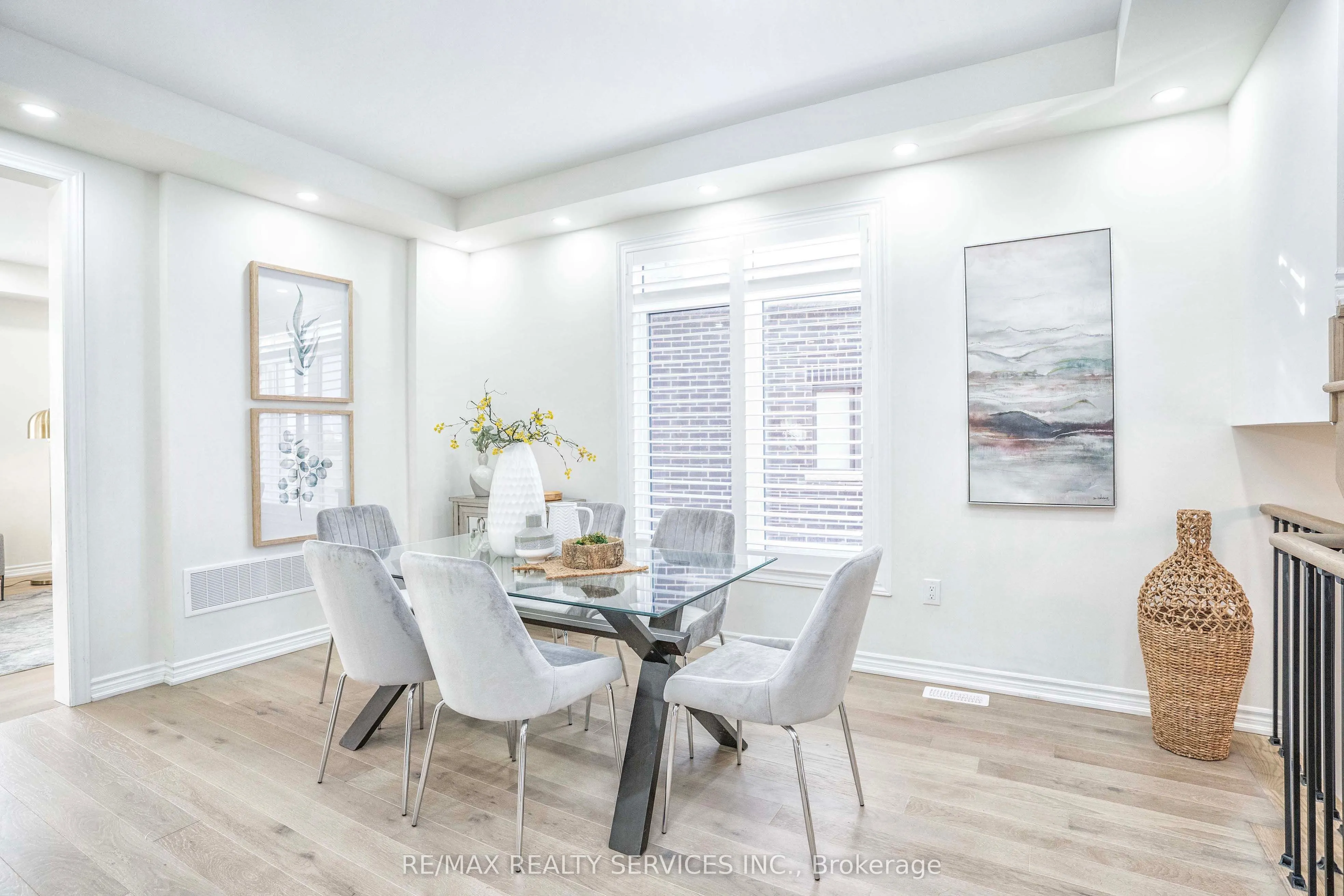 574 Queen Mary Drive