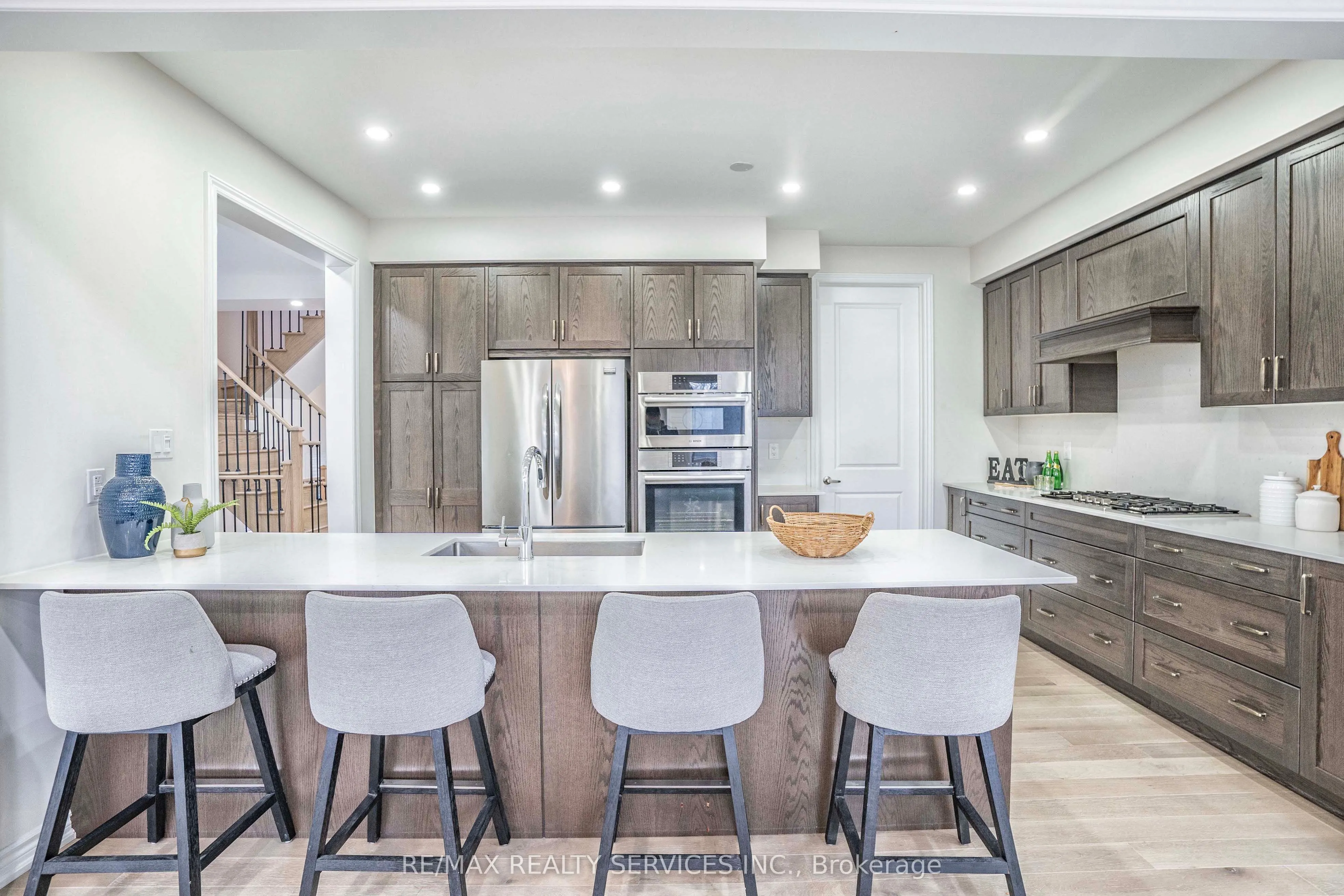 574 Queen Mary Drive