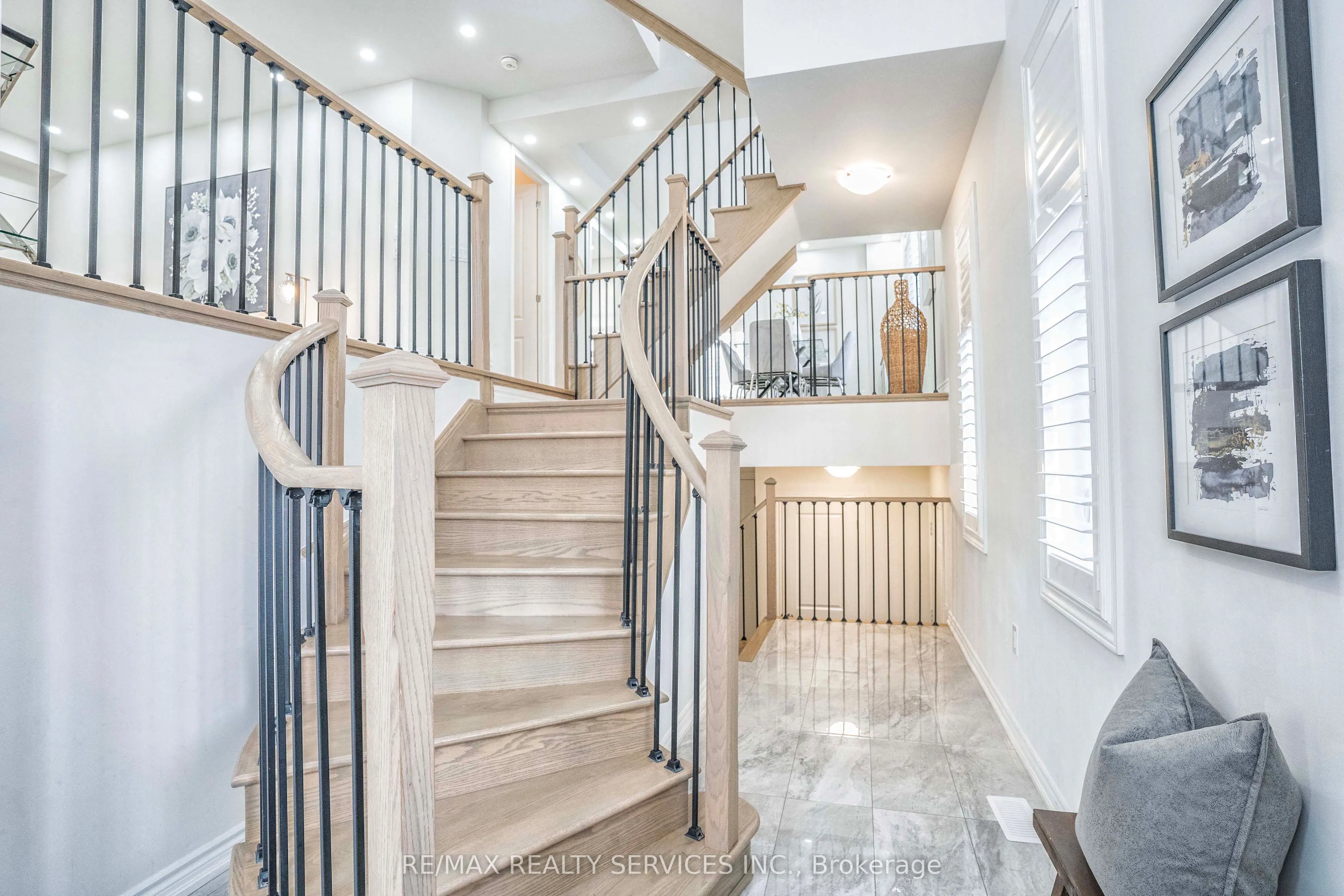 574 Queen Mary Drive