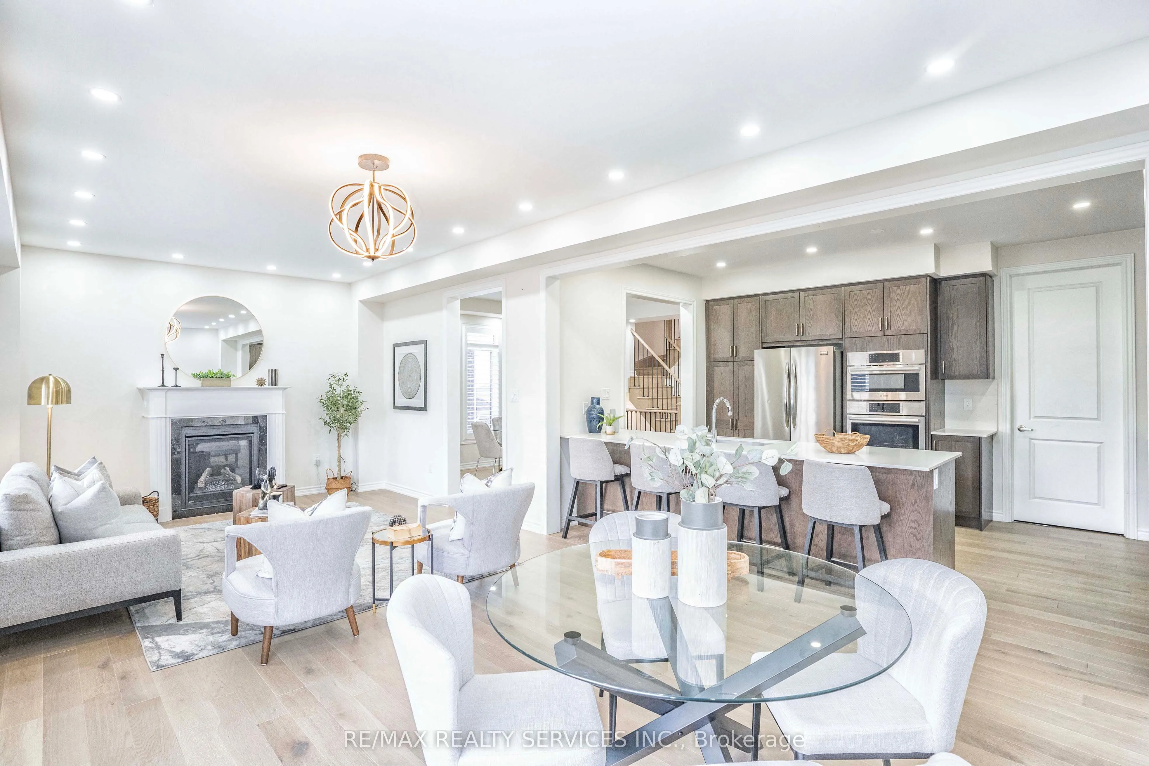 574 Queen Mary Drive