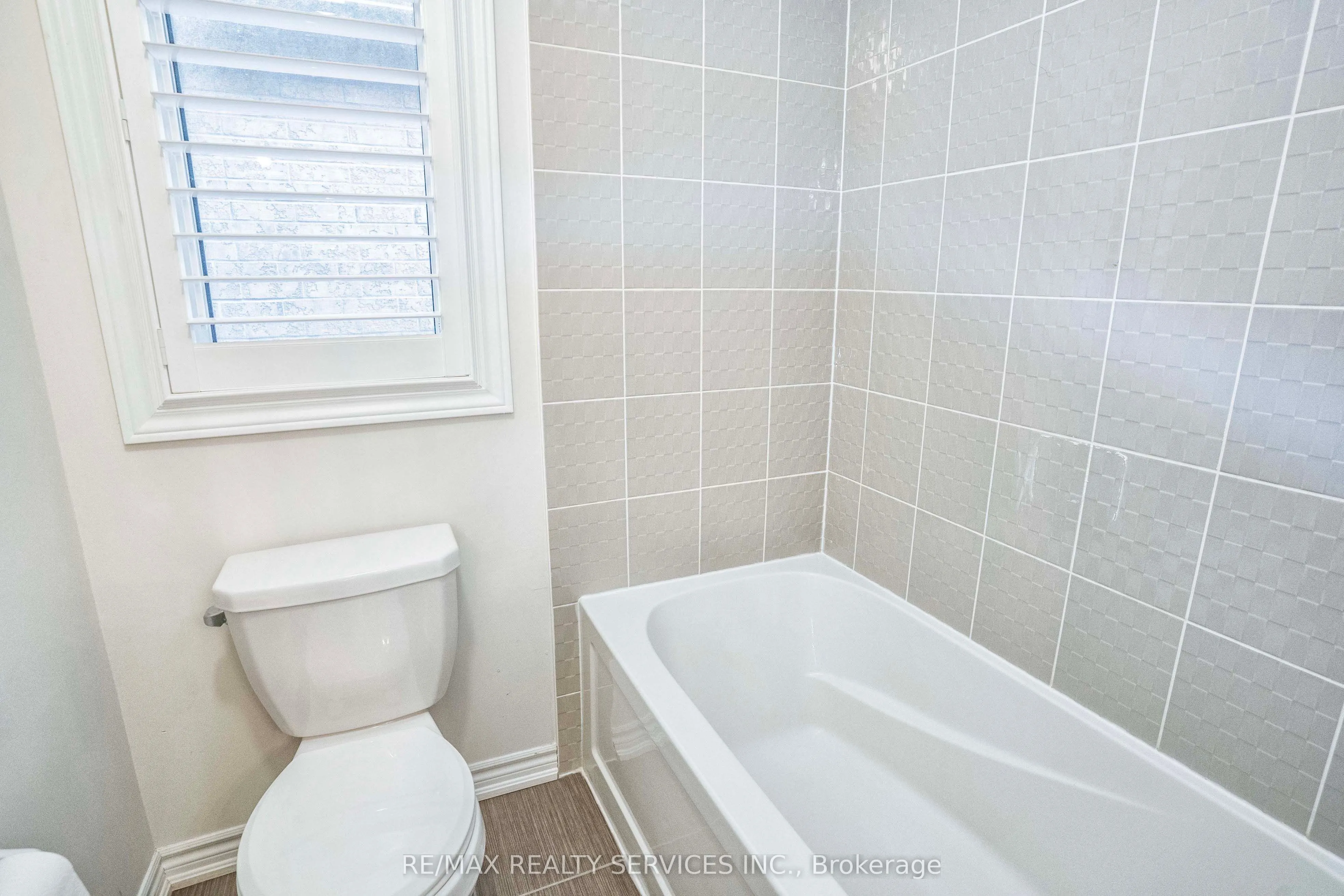 574 Queen Mary Drive