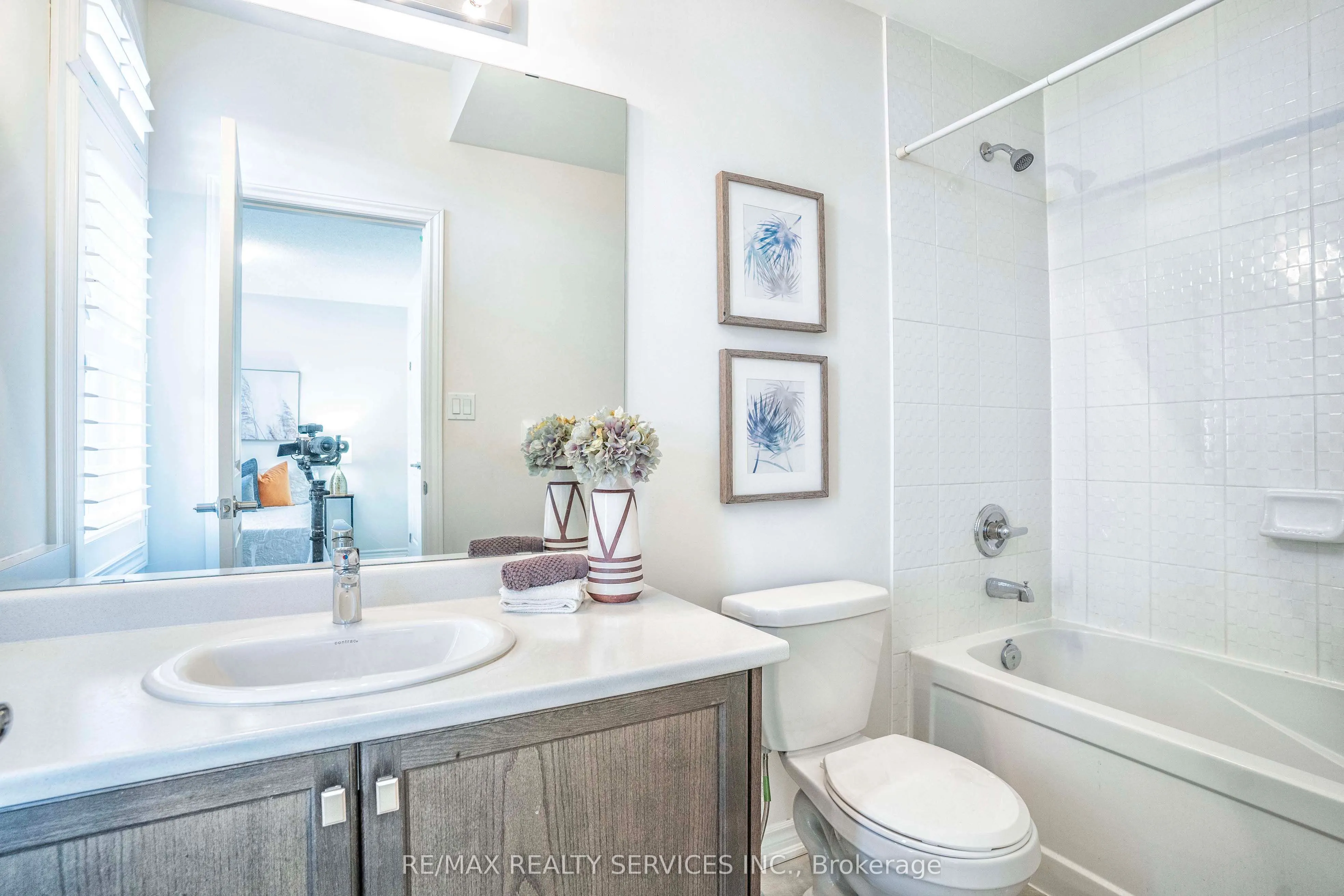 574 Queen Mary Drive