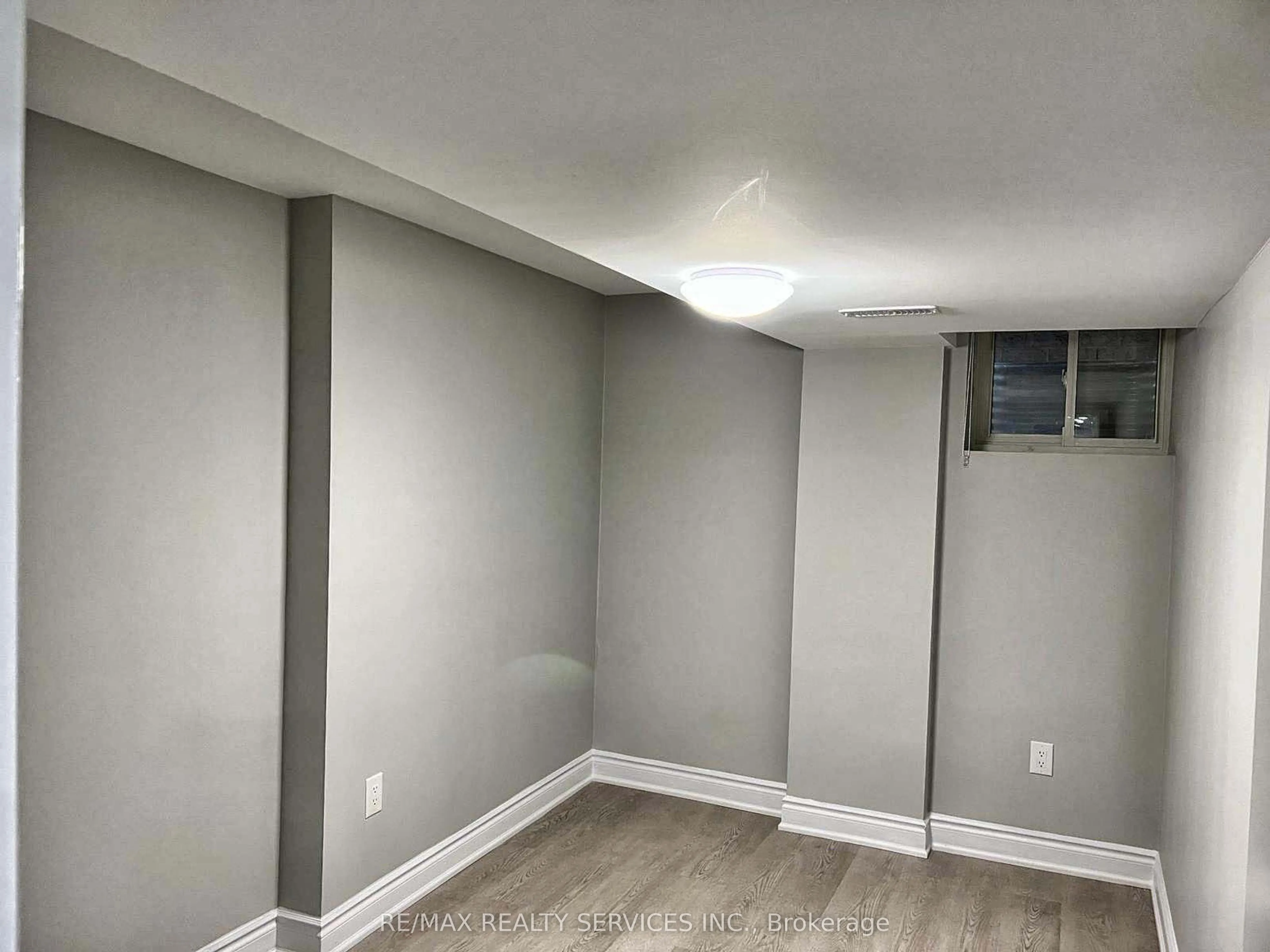 574 Queen Mary Drive
